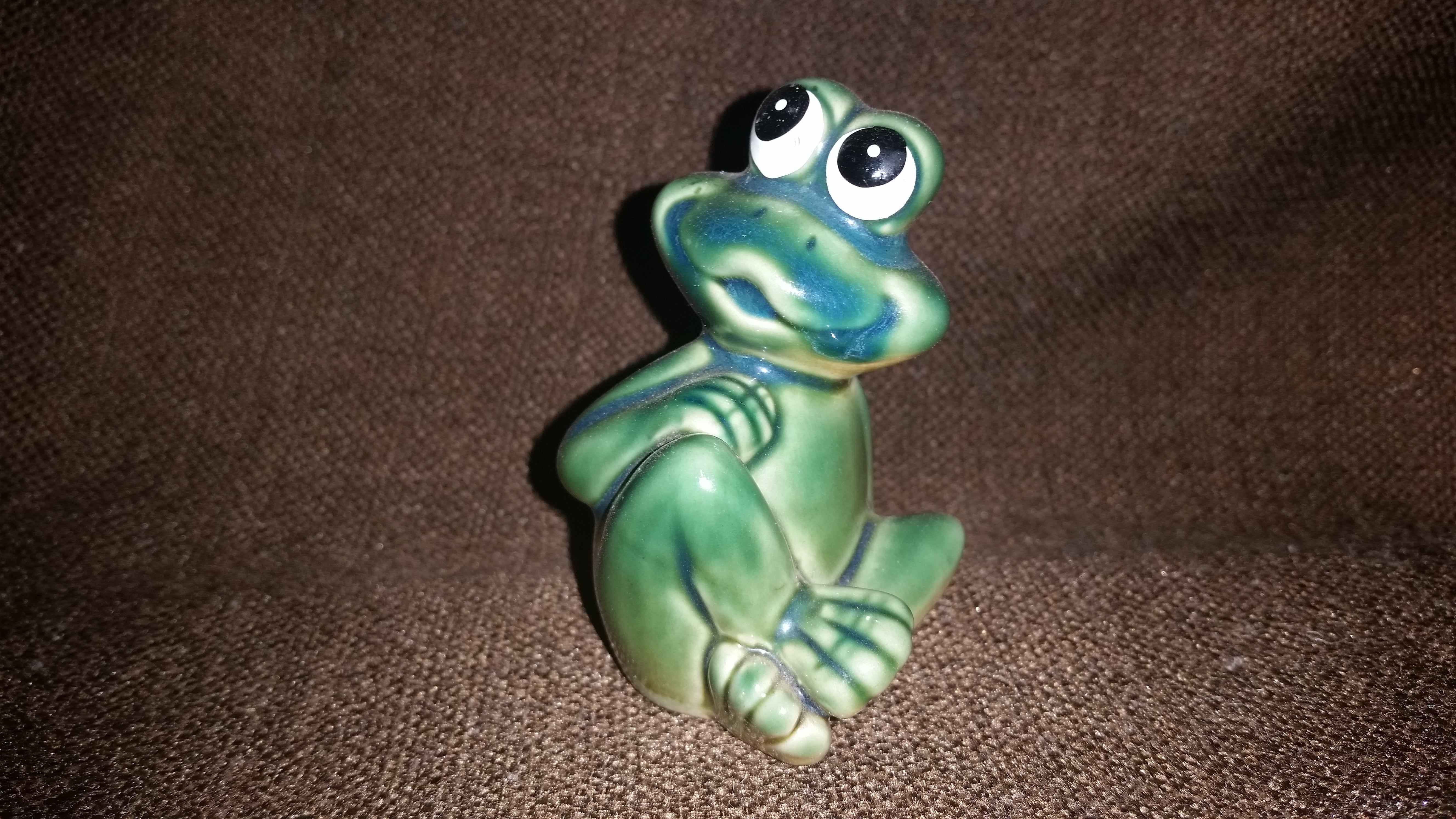 Small Decorative Sitting Relaxing Frog Ornament Ceramic 2
