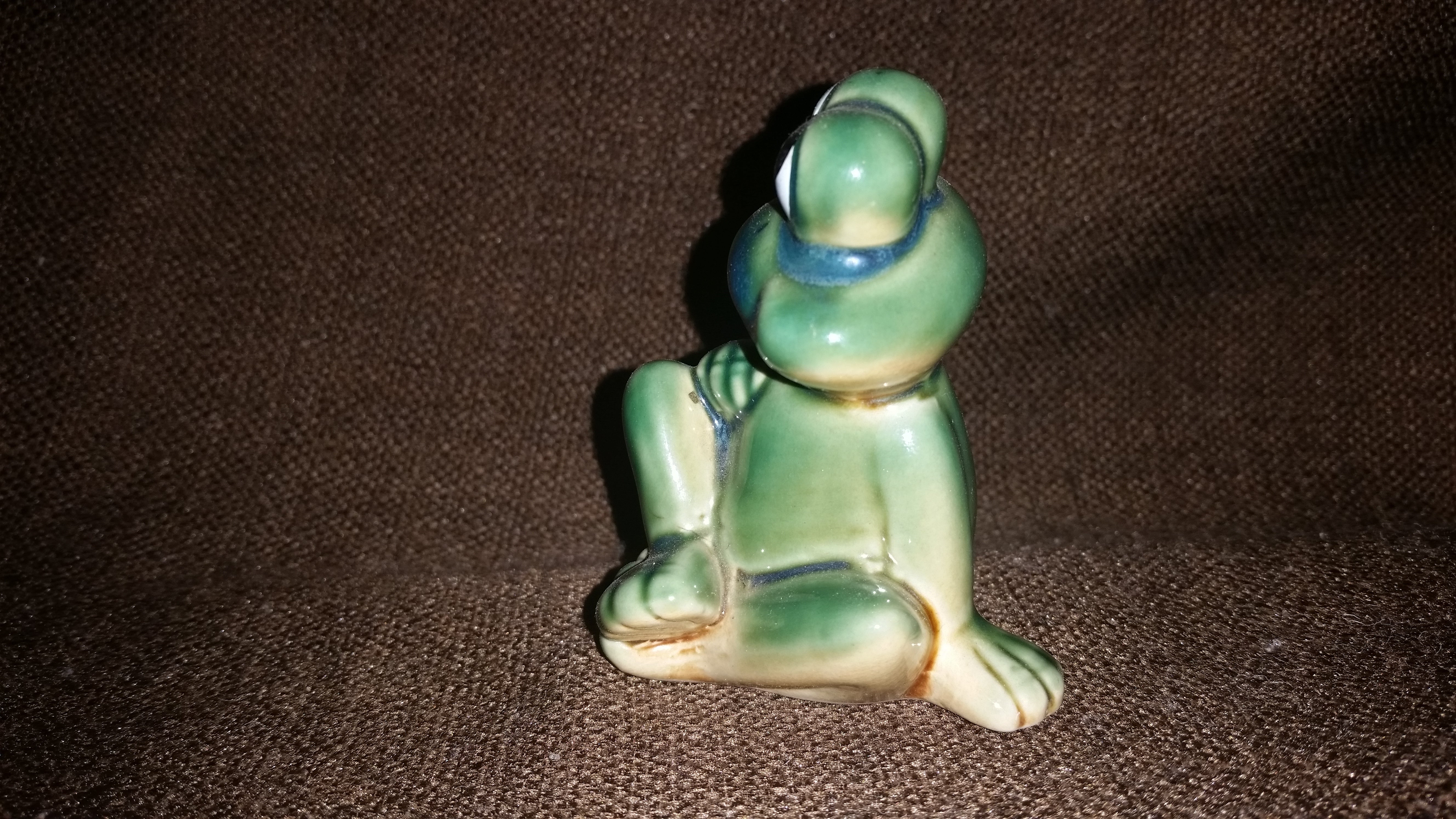 Small Decorative Sitting Relaxing Frog Ornament Ceramic 3