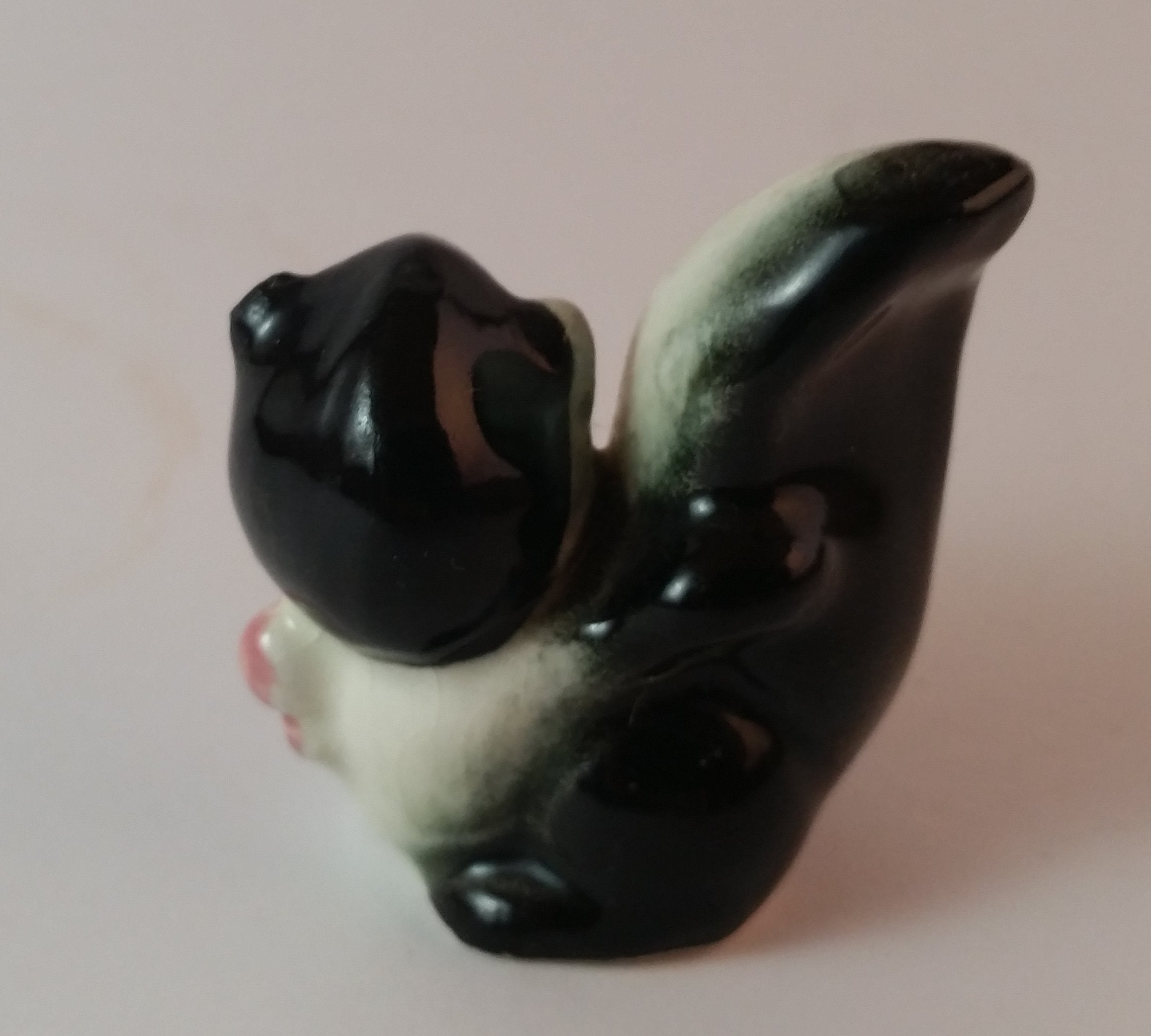 Vintage Girl Eye Lashed Skunk with Pink Bow Figurine Looking Upwards 3