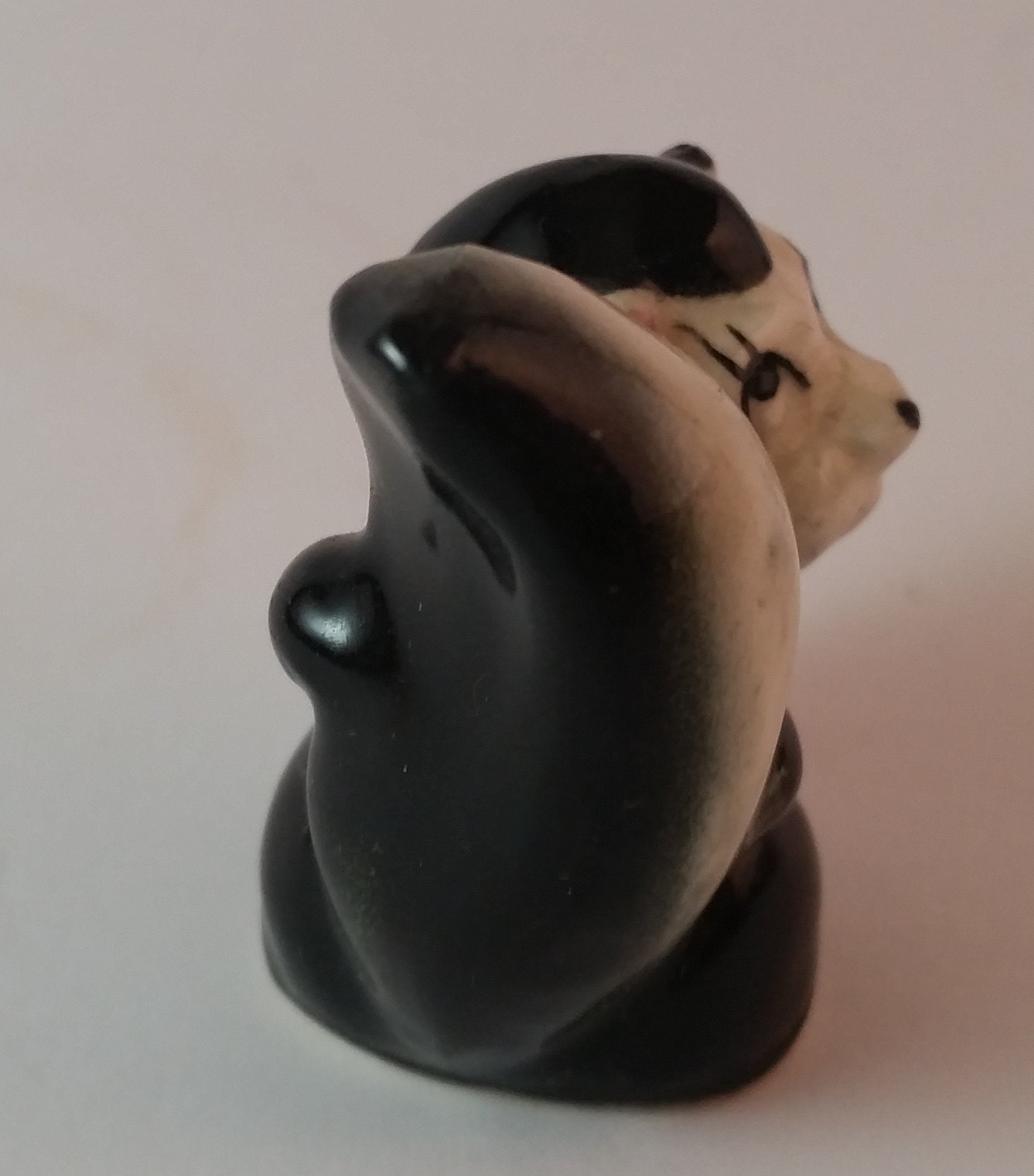 Vintage Girl Eye Lashed Skunk with Pink Bow Figurine Looking Upwards 4