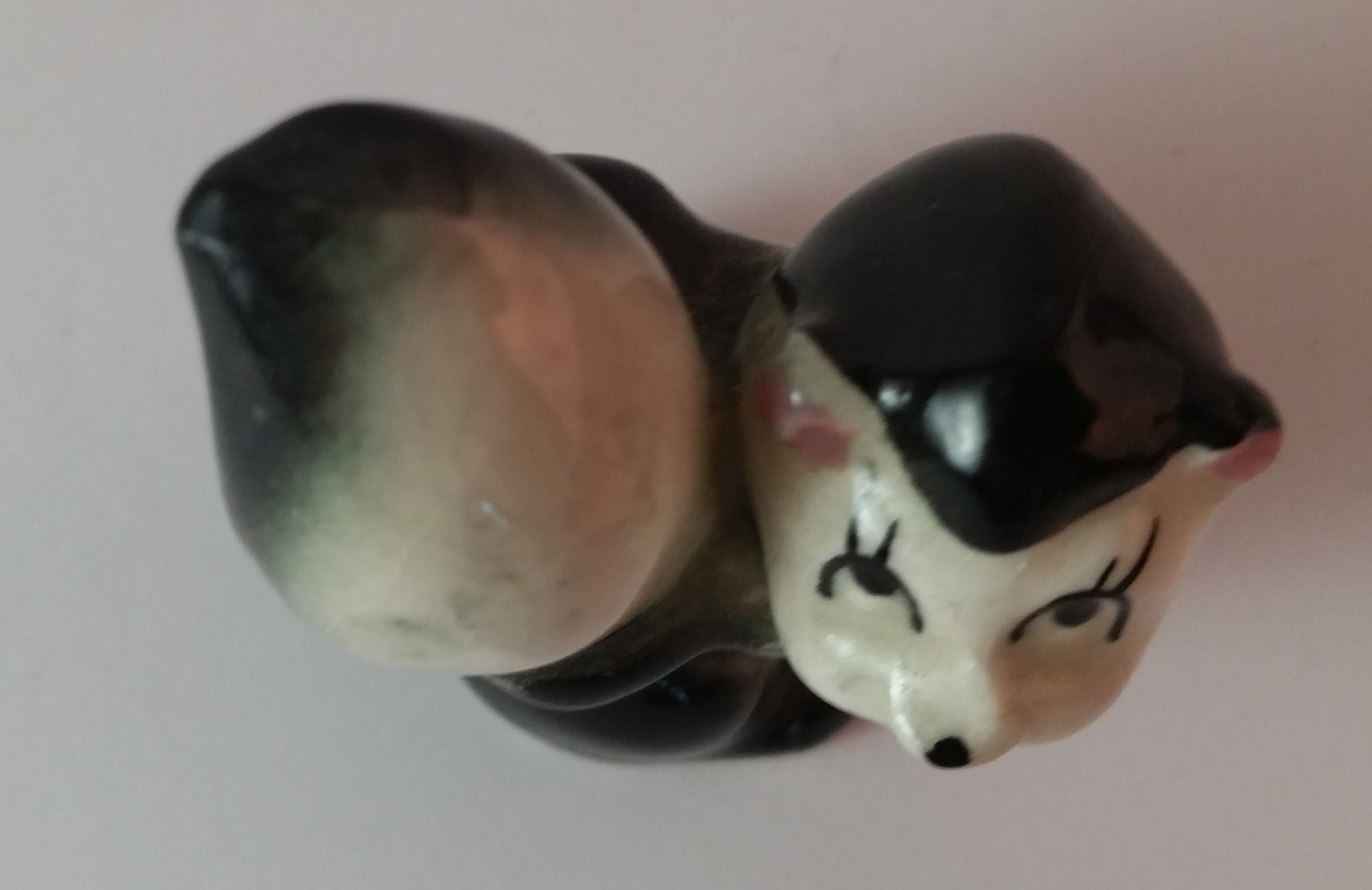 Vintage Girl Eye Lashed Skunk with Pink Bow Figurine Looking Upwards 5