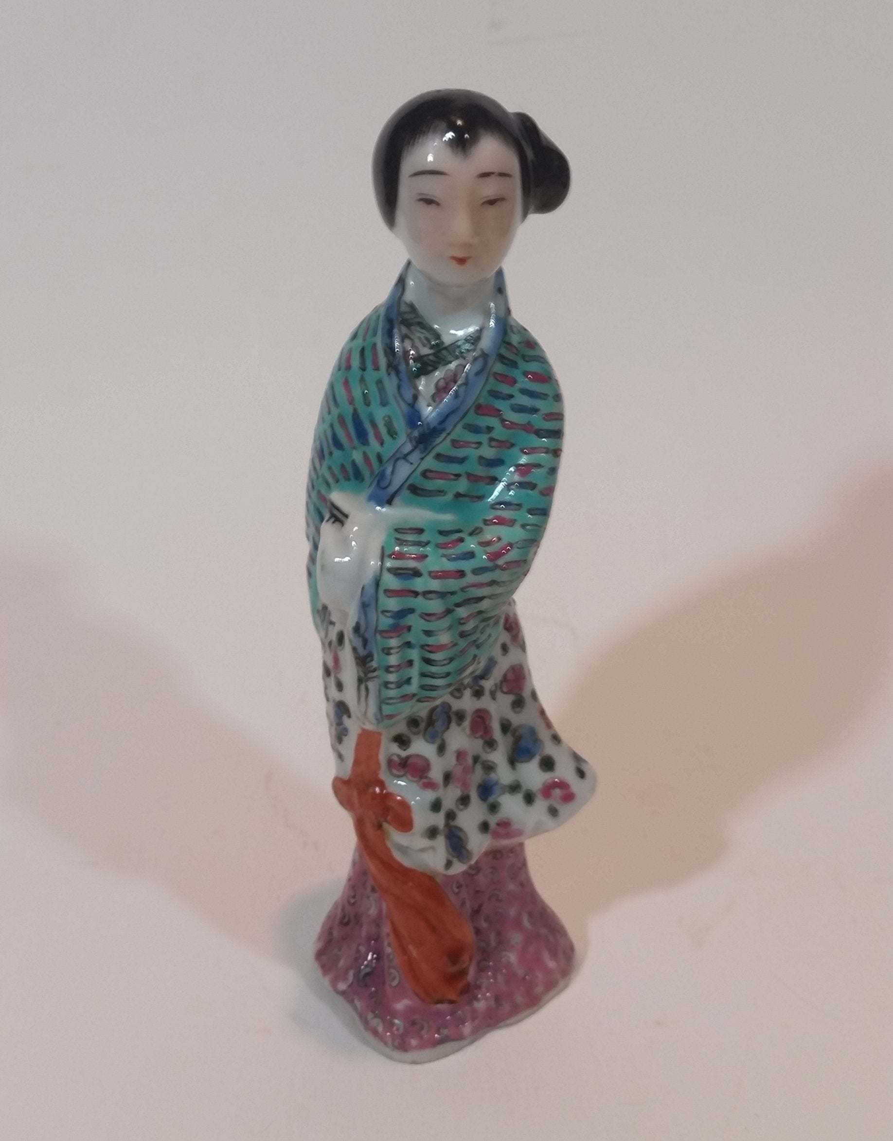 Antique 1910-1940 Chinese Famille Rose 6" Woman Porcelain Figurine