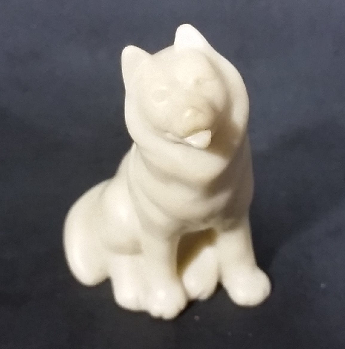 Small Marble Resin White Soapstone look Wolf Dog Sculpture Figurine 10