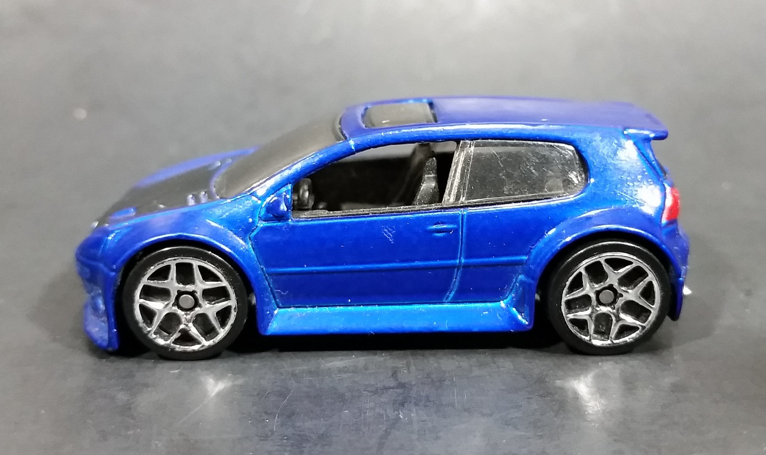 2007 Hot Wheels VW Volkwagen Golf GTI Metalflake Blue Die Cast Toy Car Vehicle