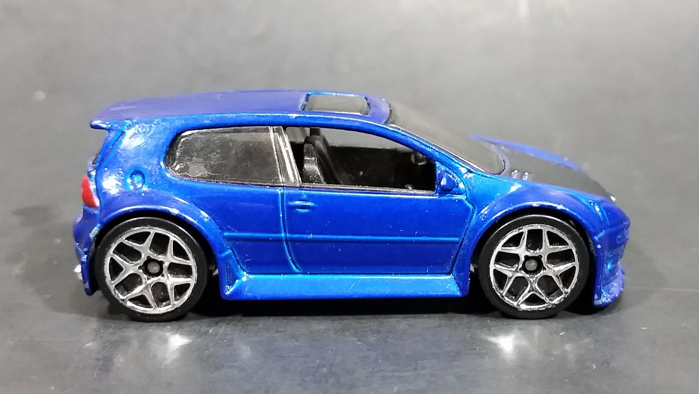 2007 Hot Wheels VW Volkwagen Golf GTI Metalflake Blue Die Cast Toy Car Vehicle 5