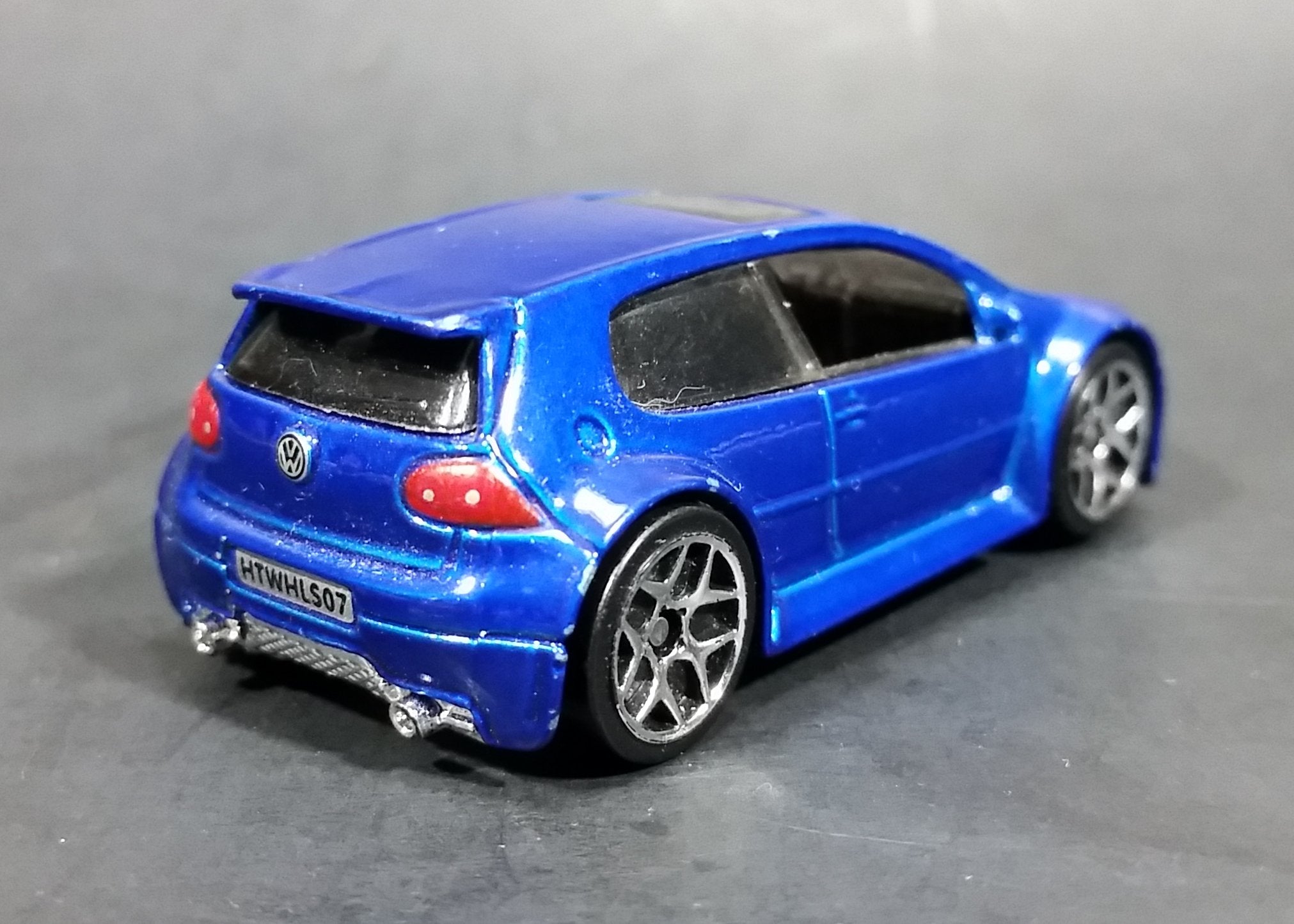 2007 Hot Wheels VW Volkwagen Golf GTI Metalflake Blue Die Cast Toy Car Vehicle 6