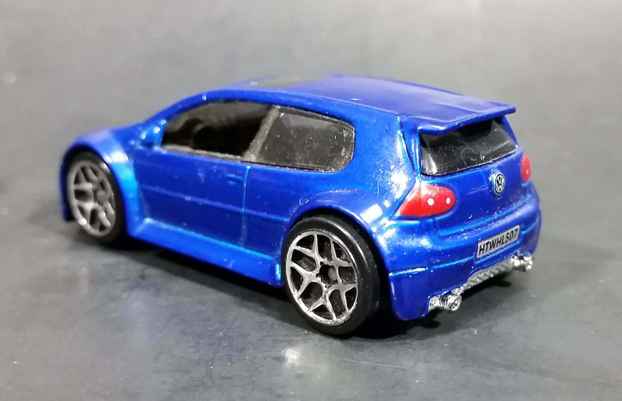2007 Hot Wheels VW Volkwagen Golf GTI Metalflake Blue Die Cast Toy Car Vehicle 8