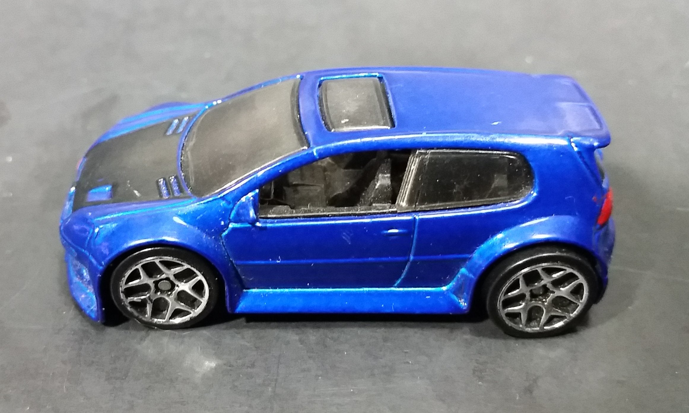 2007 Hot Wheels VW Volkwagen Golf GTI Metalflake Blue Die Cast Toy Car Vehicle 9