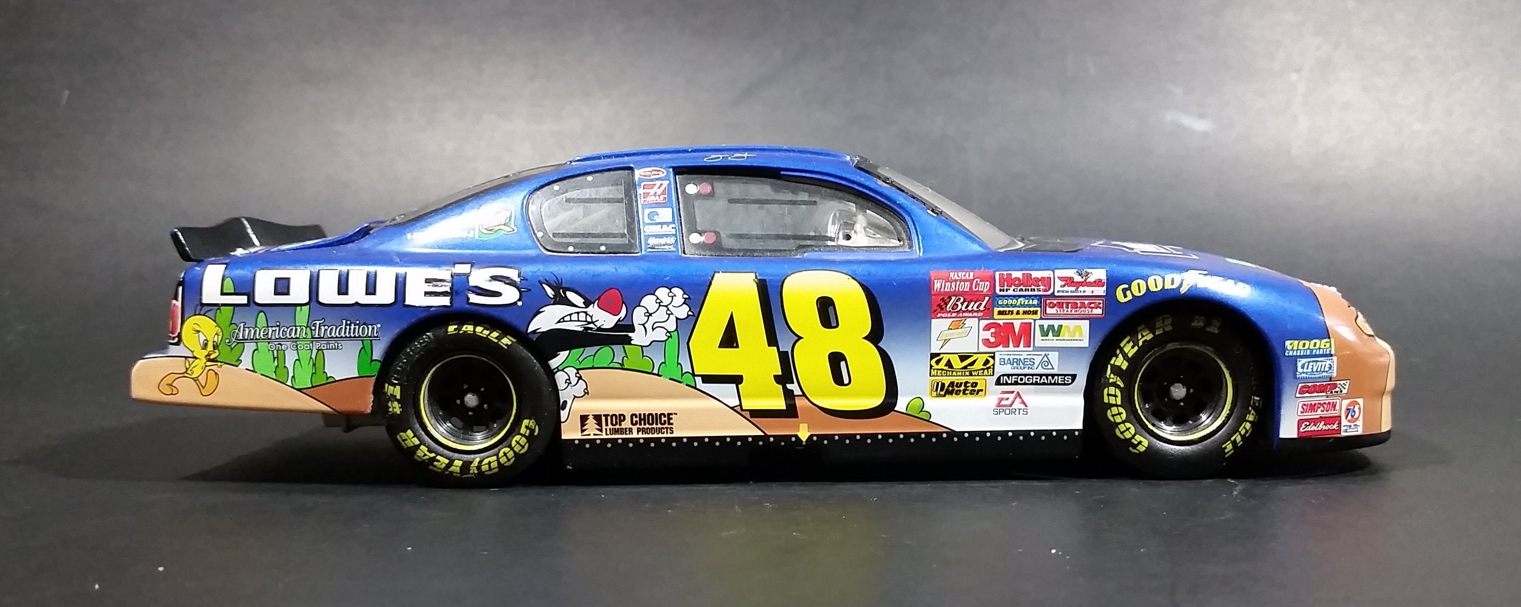 2002 Action Racing Warner Bros Looney Tunes Jimmie Johnson #48 Nascar Monte Carlo 1/24 Scale Die Cast Toy Model Vehicle 16