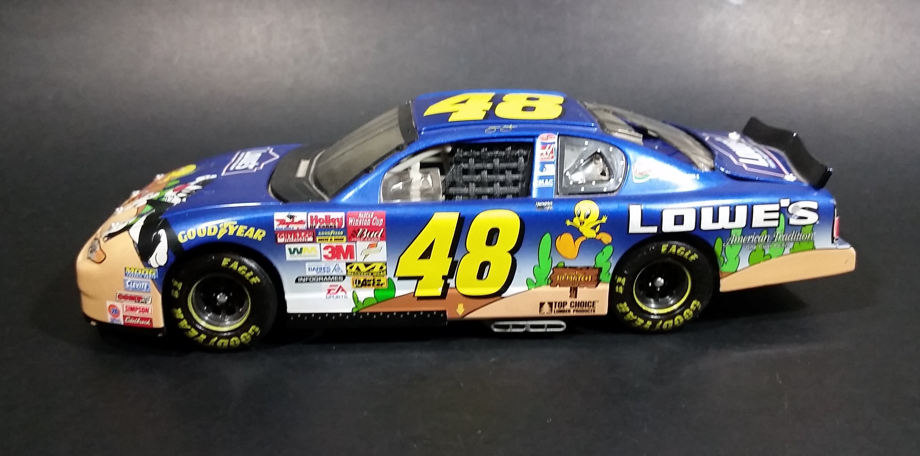 2002 Action Racing Warner Bros Looney Tunes Jimmie Johnson #48 Nascar Monte Carlo 1/24 Scale Die Cast Toy Model Vehicle 20