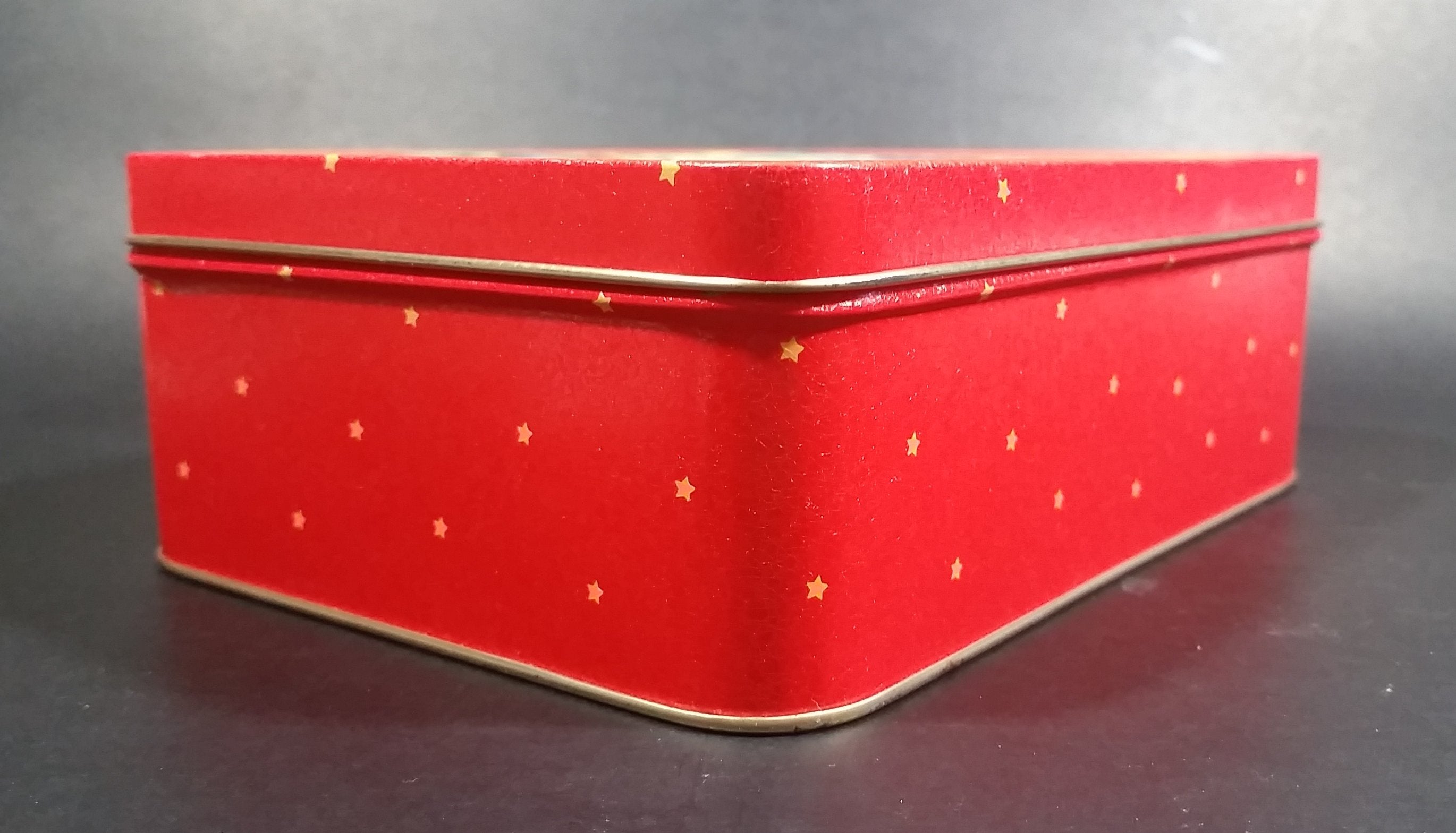 1994 Disney It's A Small World Holiday Mickey, Minnie, and Friends Christmas Holiday Tin 4