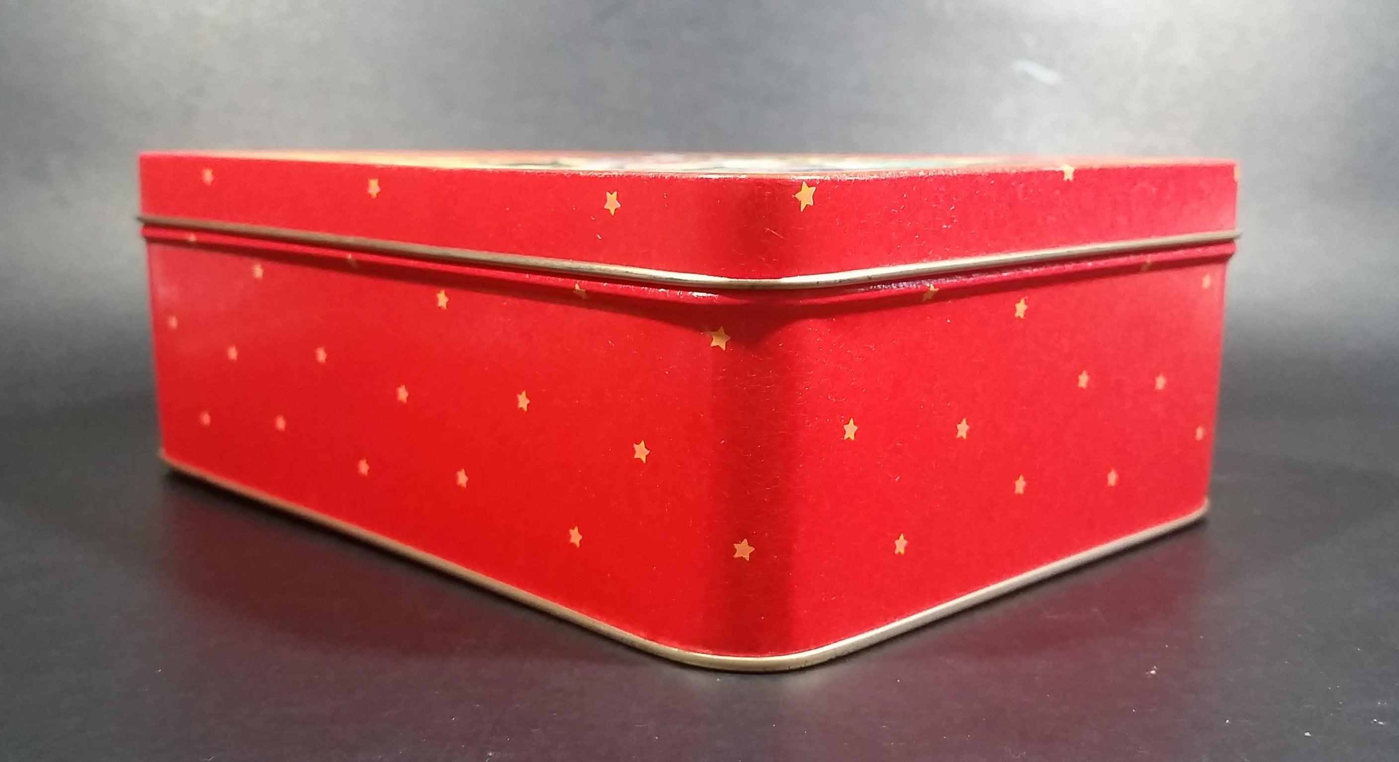 1994 Disney It's A Small World Holiday Mickey, Minnie, and Friends Christmas Holiday Tin 6