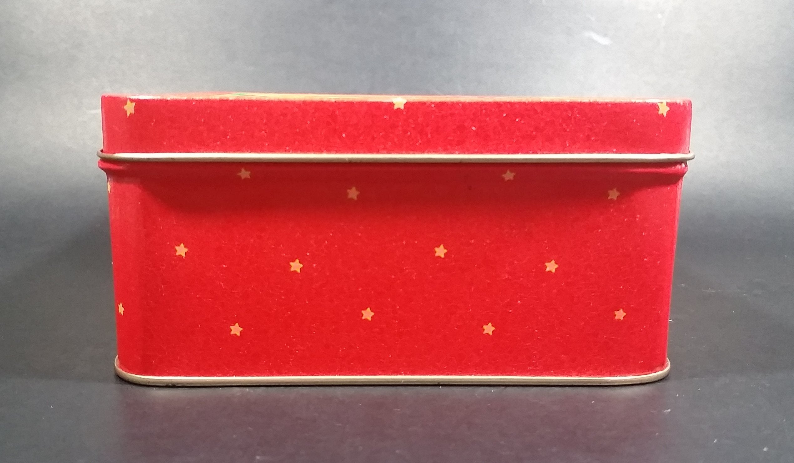 1994 Disney It's A Small World Holiday Mickey, Minnie, and Friends Christmas Holiday Tin 7