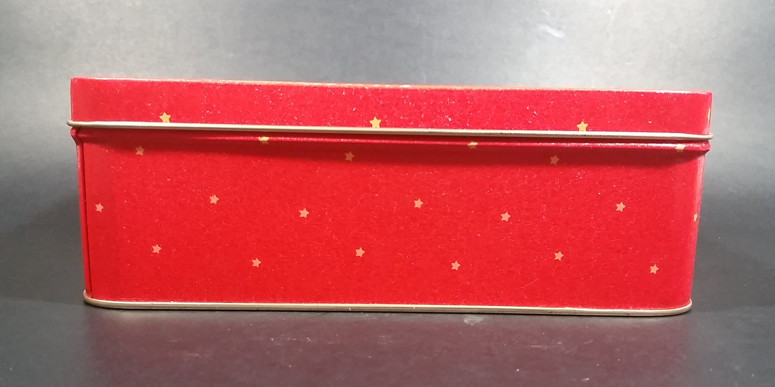 1994 Disney It's A Small World Holiday Mickey, Minnie, and Friends Christmas Holiday Tin 9