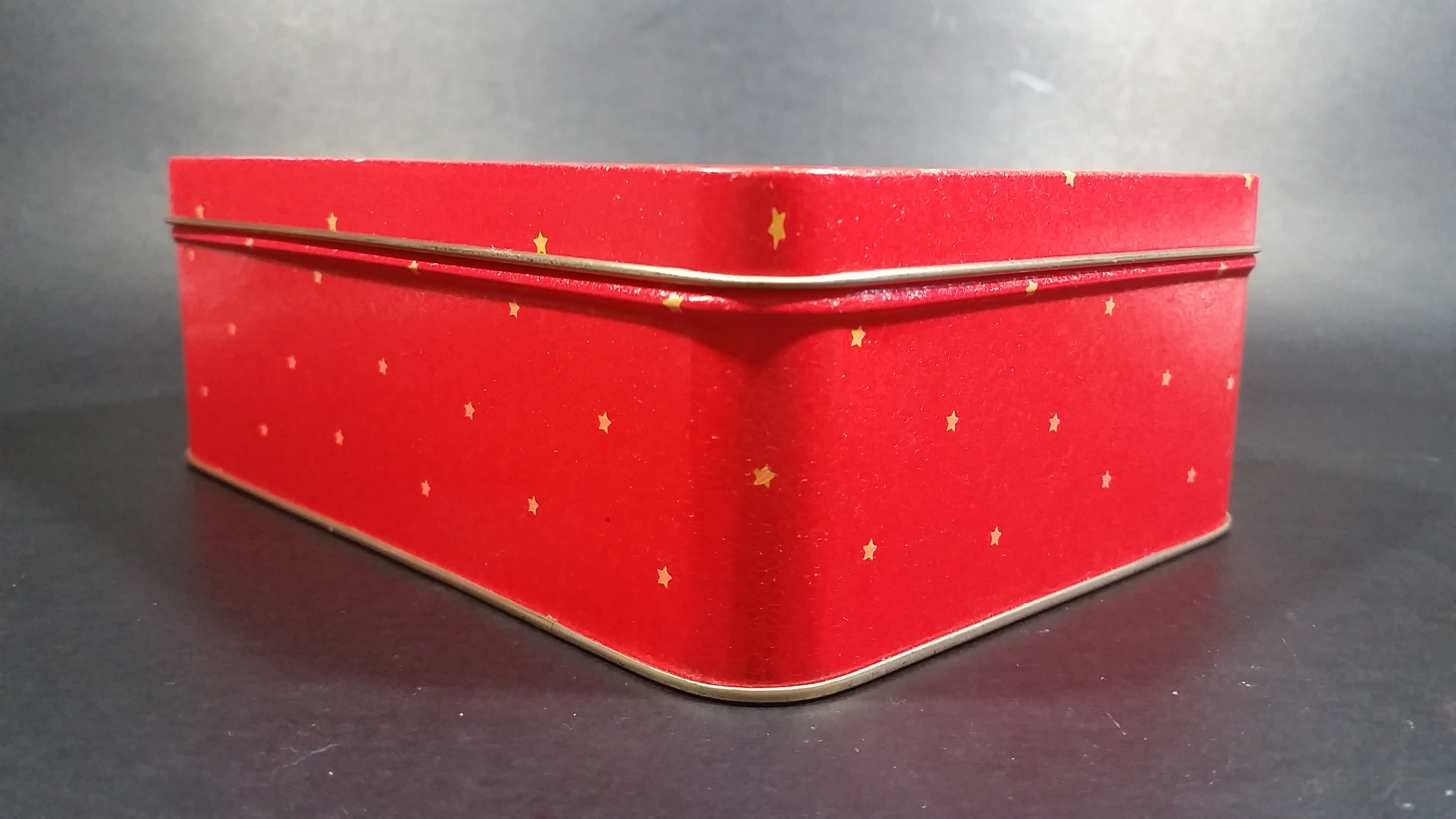1994 Disney It's A Small World Holiday Mickey, Minnie, and Friends Christmas Holiday Tin 10