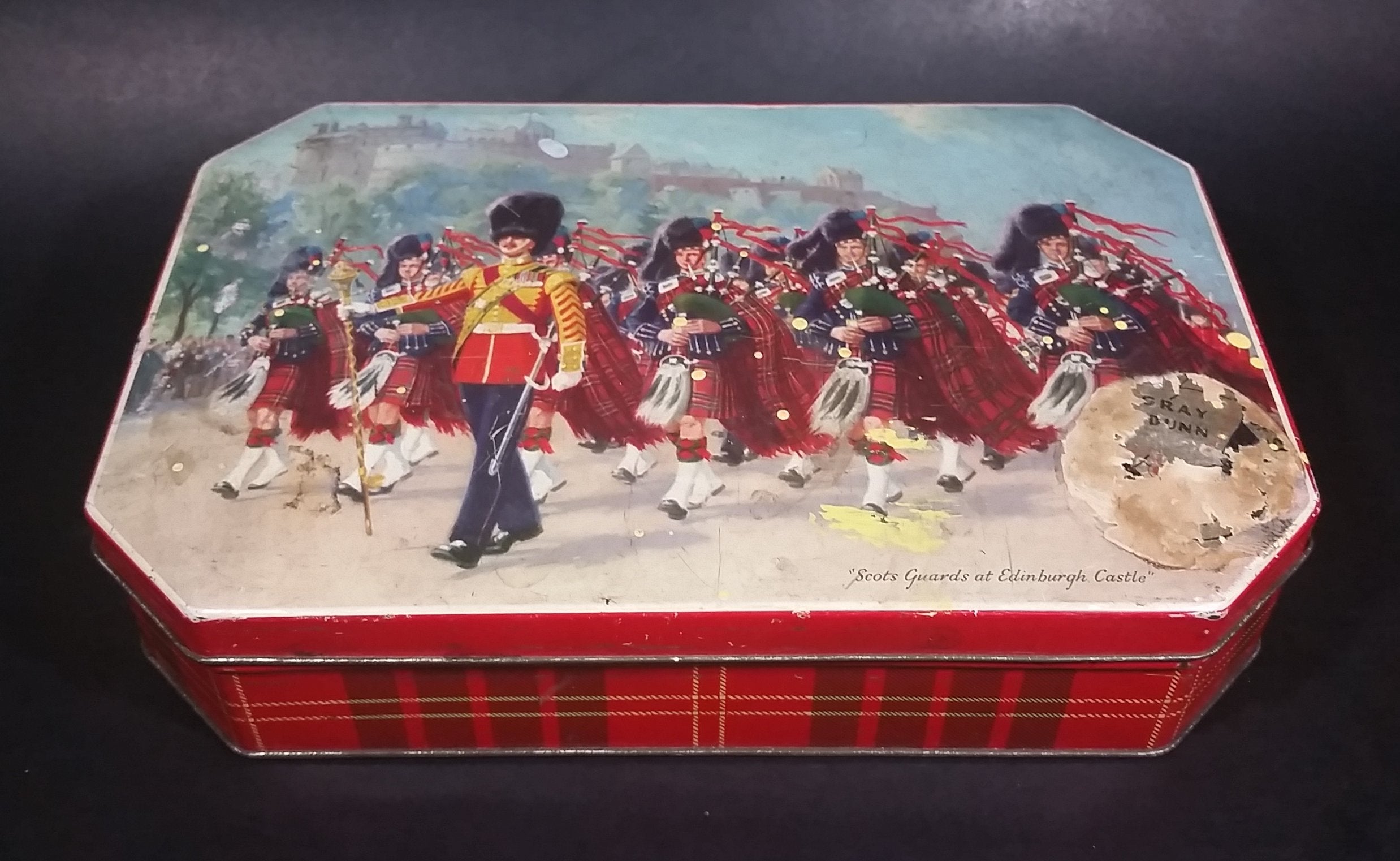 Vintage Gray and Dunn 'Scots Guards at Edinburgh Castle' Biscuits Cookie Tin - Hinged 3