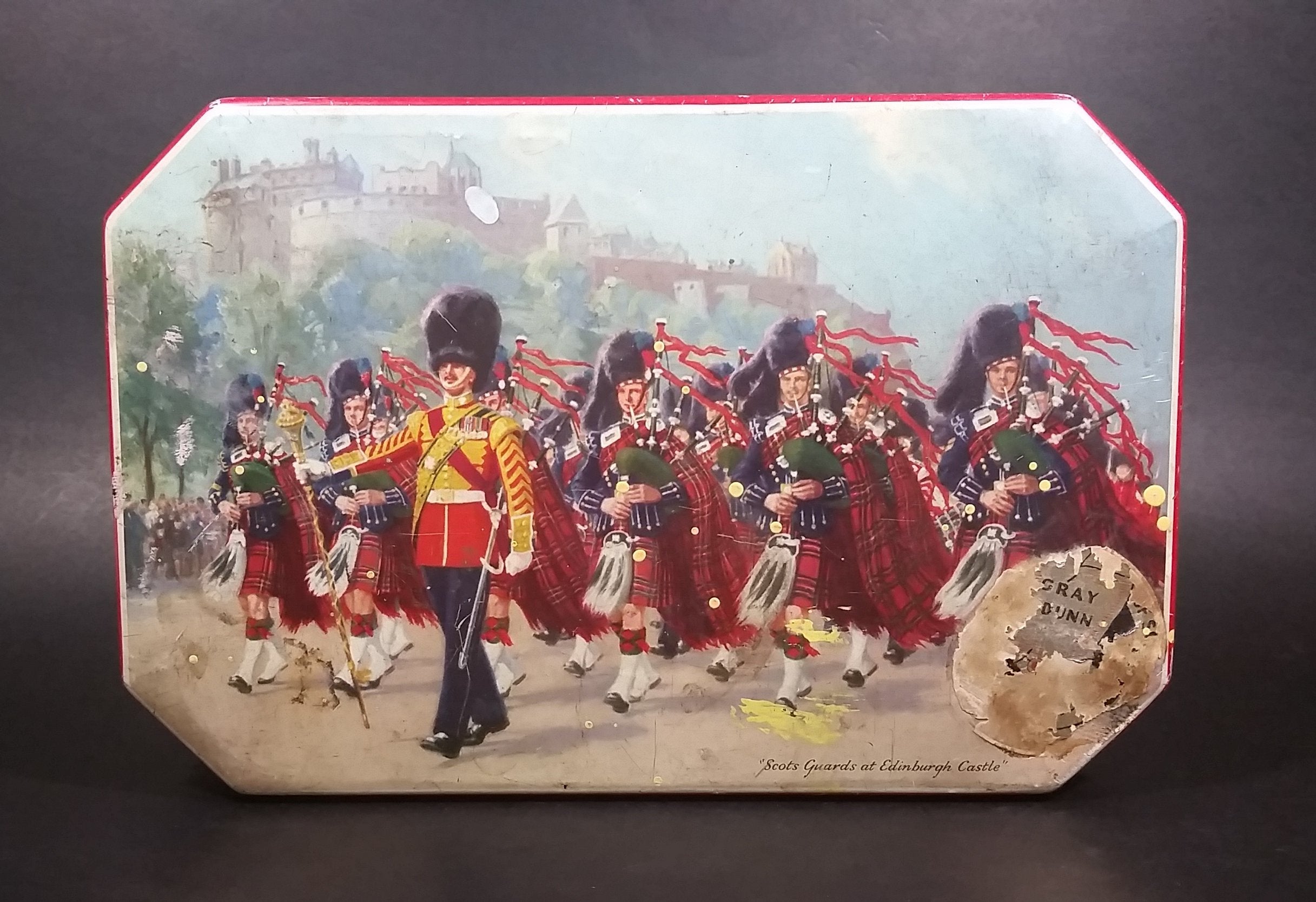 Vintage Gray and Dunn 'Scots Guards at Edinburgh Castle' Biscuits Cookie Tin - Hinged 4