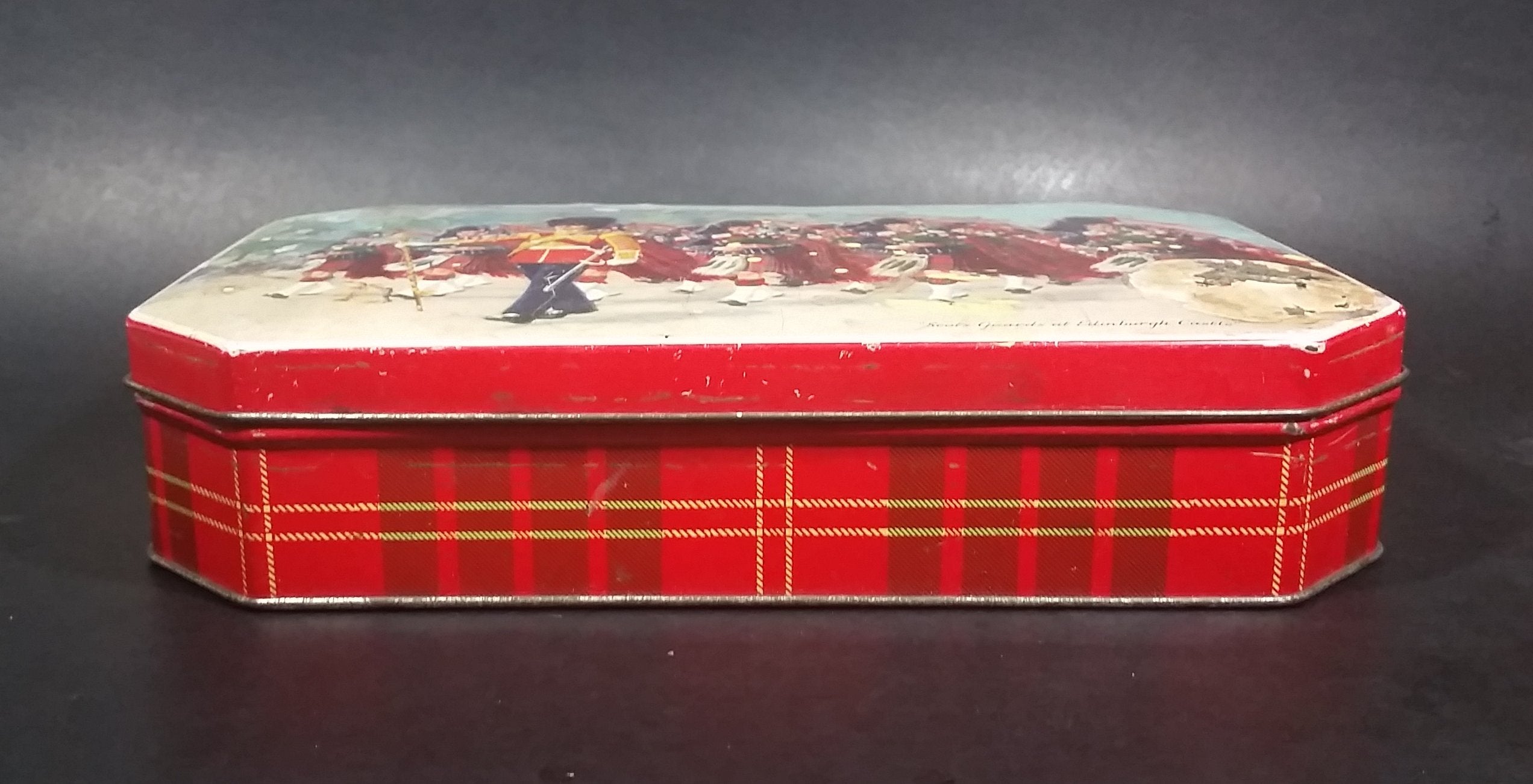 Vintage Gray and Dunn 'Scots Guards at Edinburgh Castle' Biscuits Cookie Tin - Hinged 5