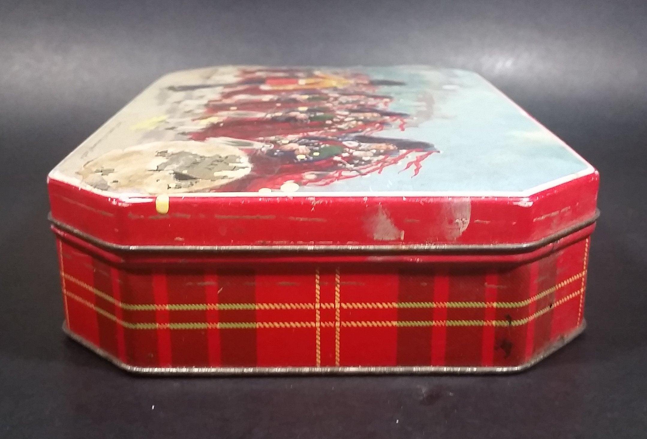 Vintage Gray and Dunn 'Scots Guards at Edinburgh Castle' Biscuits Cookie Tin - Hinged 7