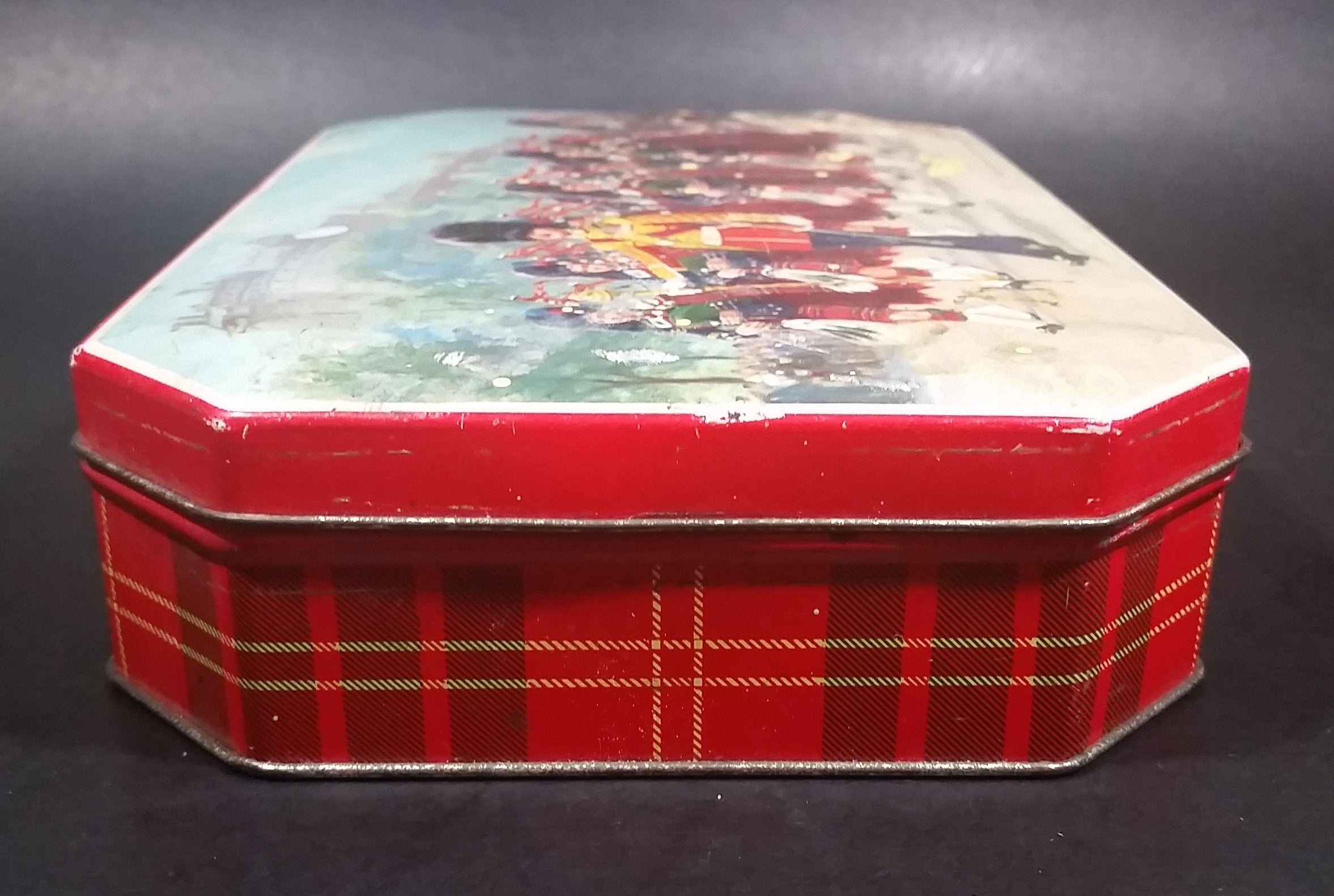 Vintage Gray and Dunn 'Scots Guards at Edinburgh Castle' Biscuits Cookie Tin - Hinged 12