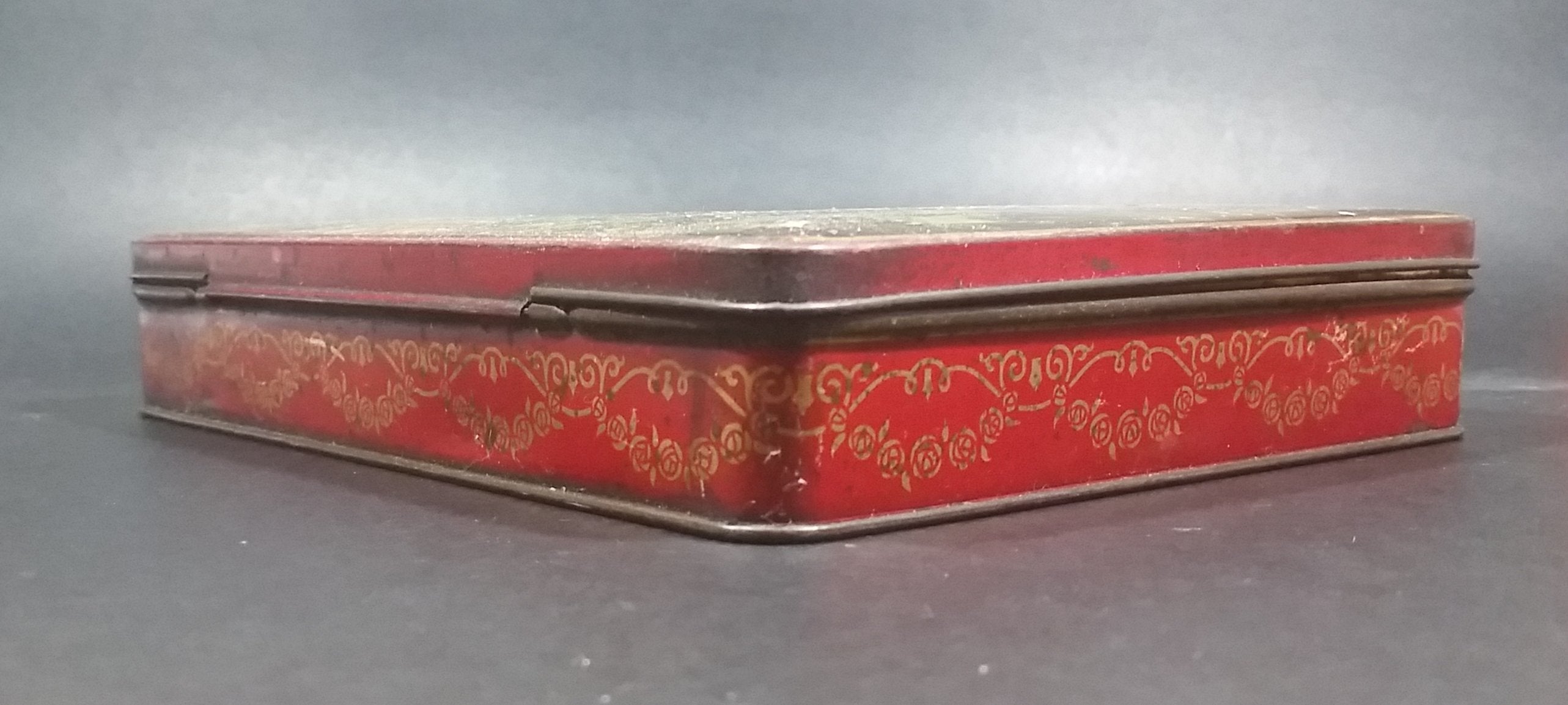 Antiques 1931 Carr & Co. Carlisle Biscuits "A Summer Song" Courting Scene Biscuits Tin 7