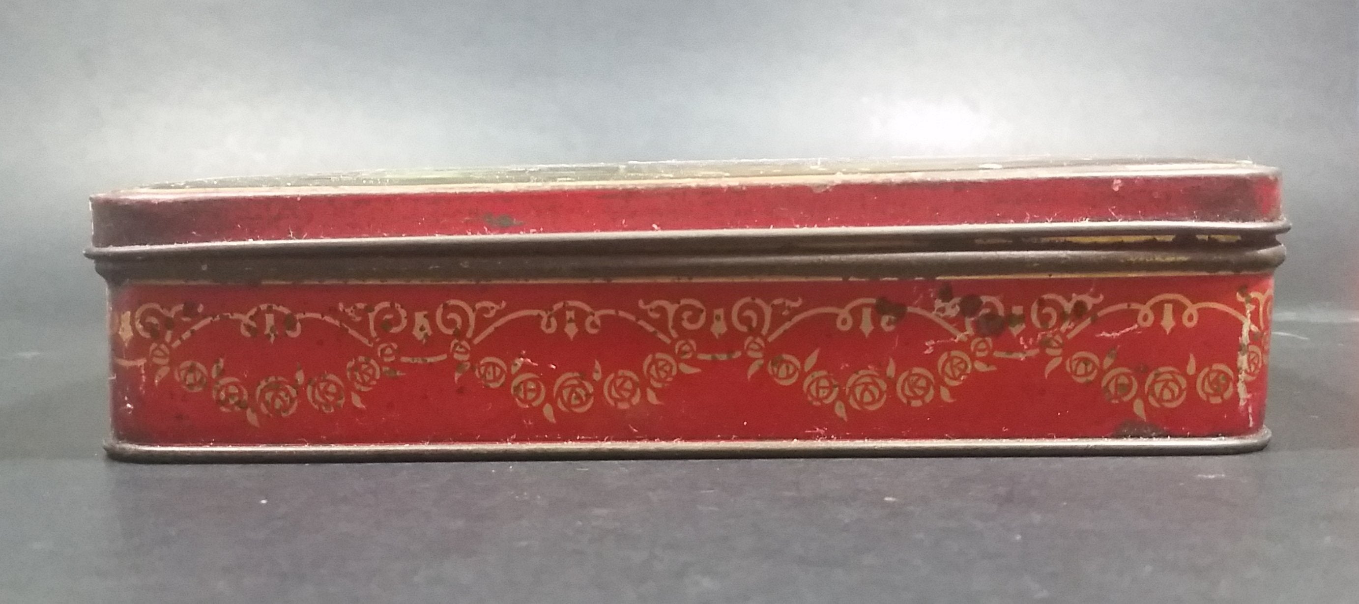 Antiques 1931 Carr & Co. Carlisle Biscuits "A Summer Song" Courting Scene Biscuits Tin 8