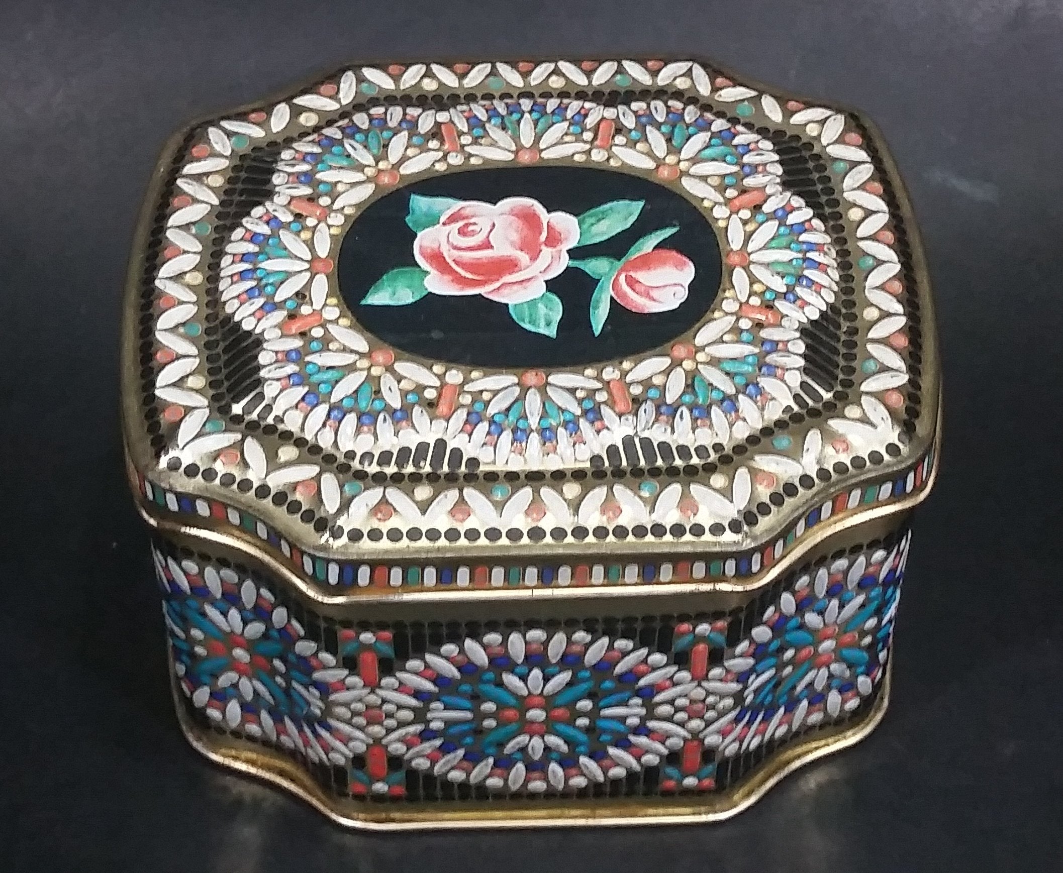 Collectible Beautifully Decorated Pink Rose Flower Storage Container Tin