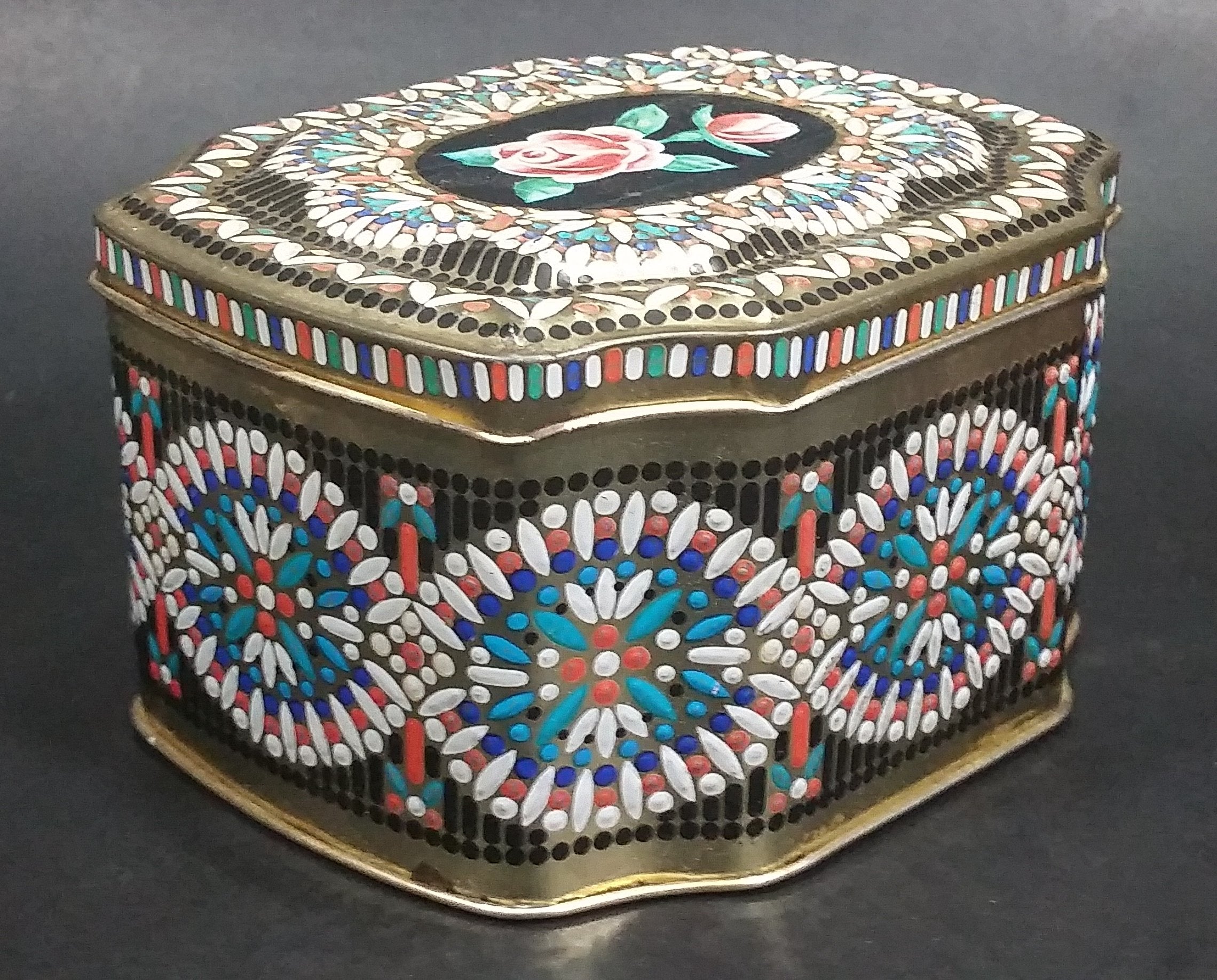 Collectible Beautifully Decorated Pink Rose Flower Storage Container Tin 8