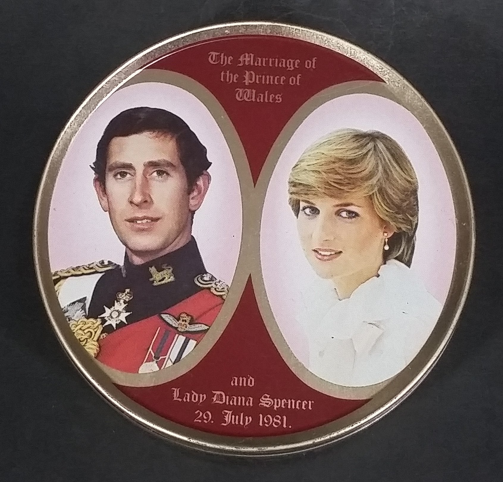 Vintage 1981 SK Travel Sweets The Marriage of the Prince of Wales and Lady Diana Spencer Collectible Tin 2