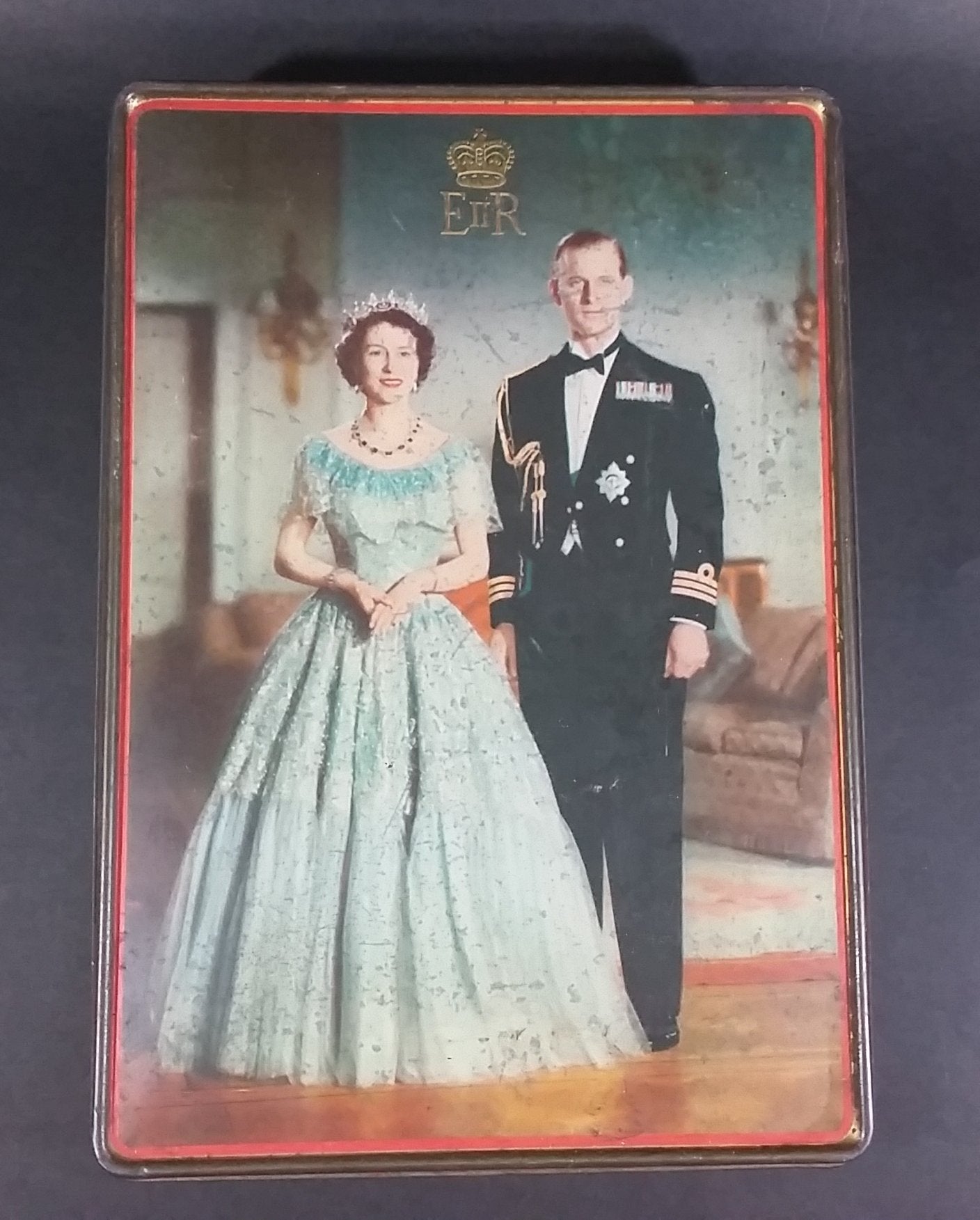 1952 Edward Sharp & Sons Ltd. Queen Elizabeth II & The Duke of Edinburgh Biscuits Tin 2