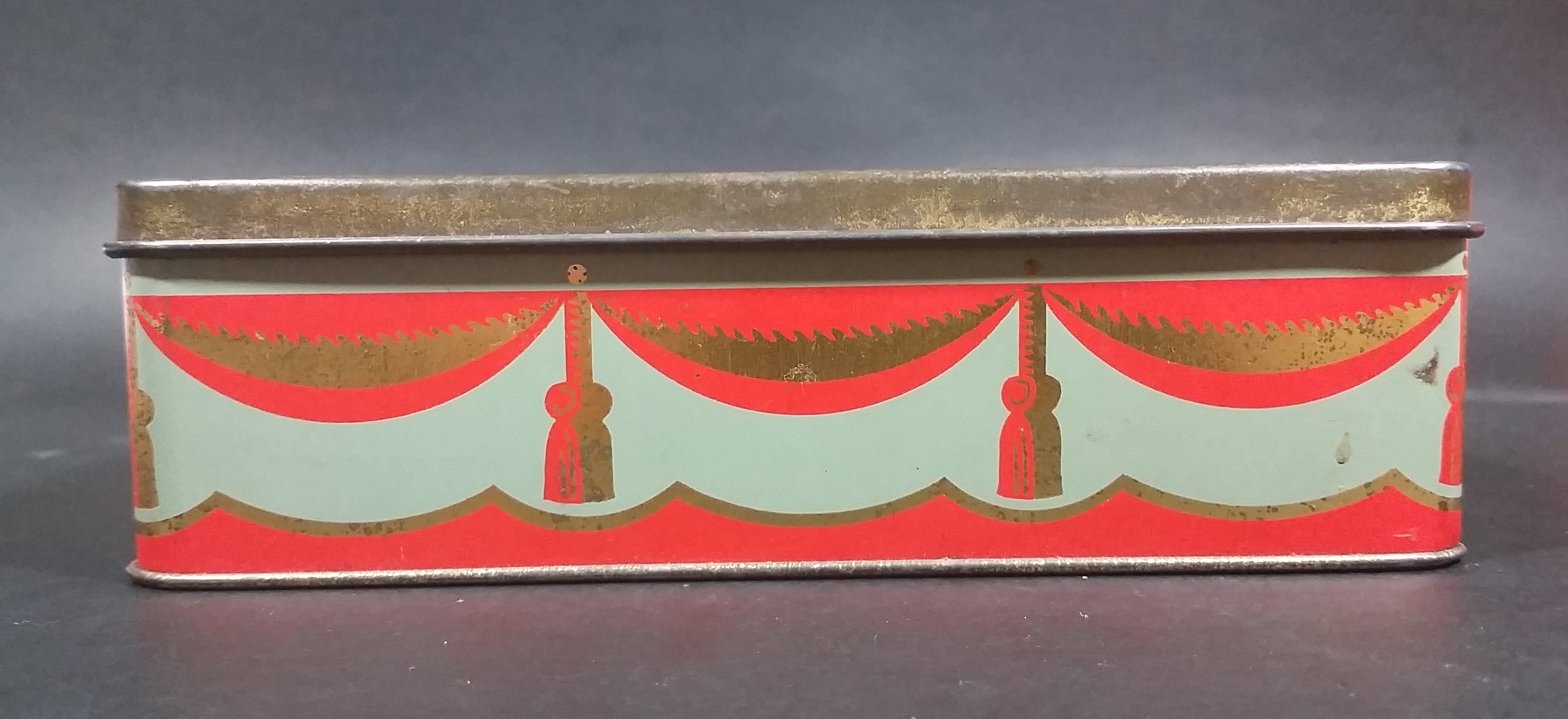 1952 Edward Sharp & Sons Ltd. Queen Elizabeth II & The Duke of Edinburgh Biscuits Tin 3