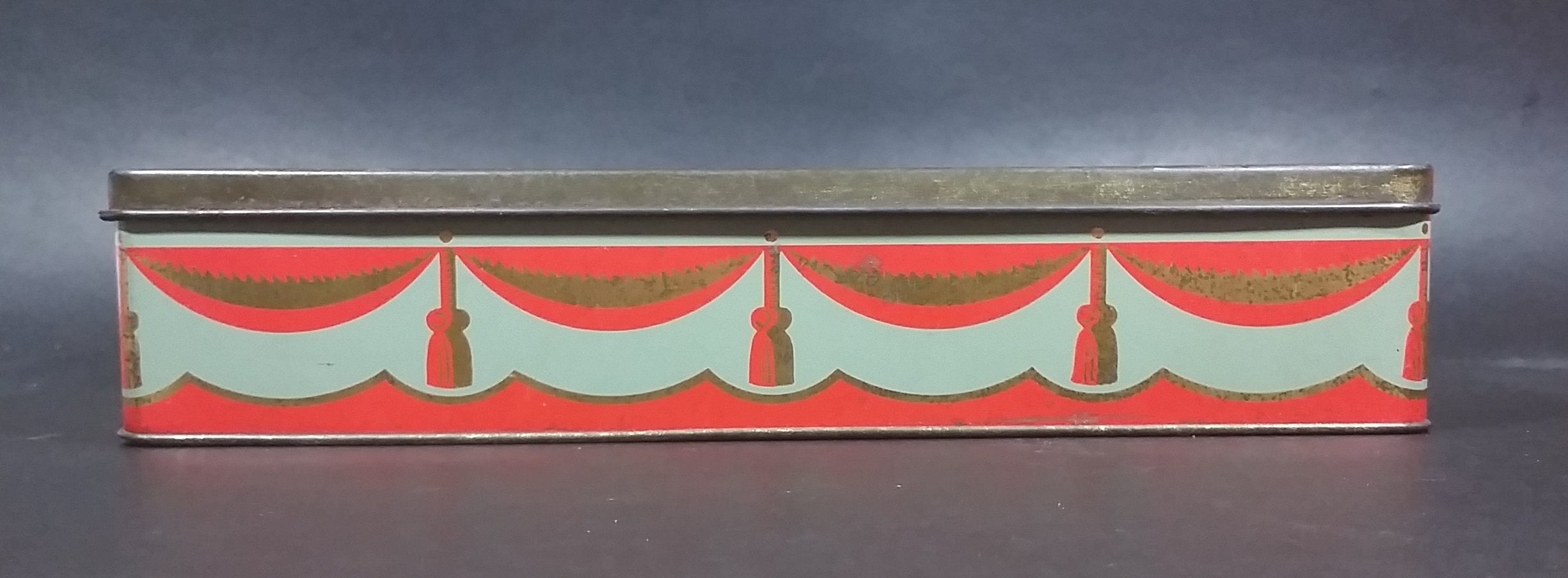 1952 Edward Sharp & Sons Ltd. Queen Elizabeth II & The Duke of Edinburgh Biscuits Tin 5