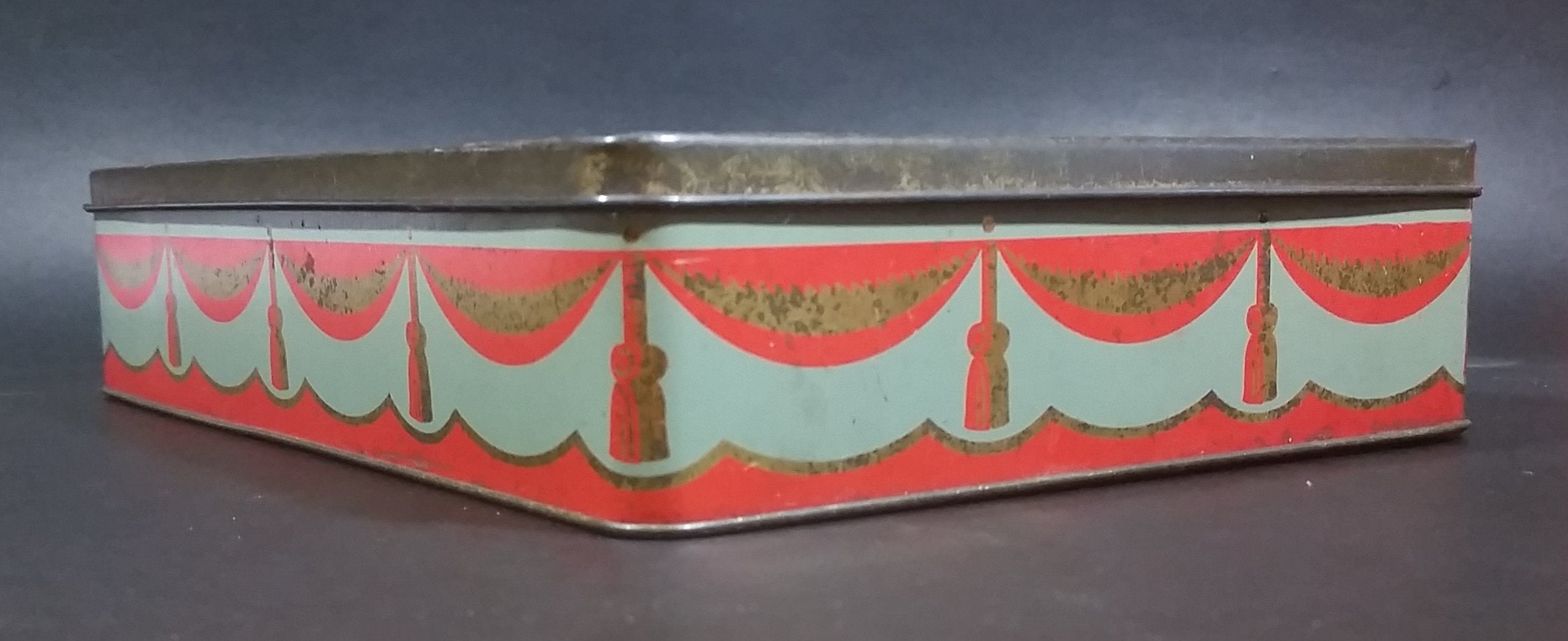 1952 Edward Sharp & Sons Ltd. Queen Elizabeth II & The Duke of Edinburgh Biscuits Tin 6