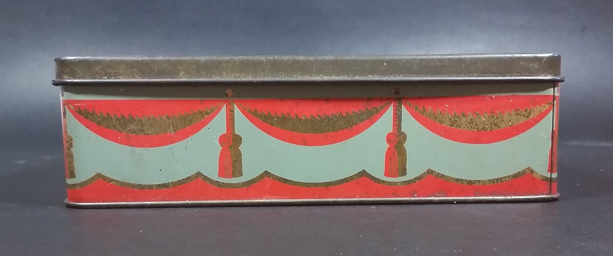 1952 Edward Sharp & Sons Ltd. Queen Elizabeth II & The Duke of Edinburgh Biscuits Tin 7