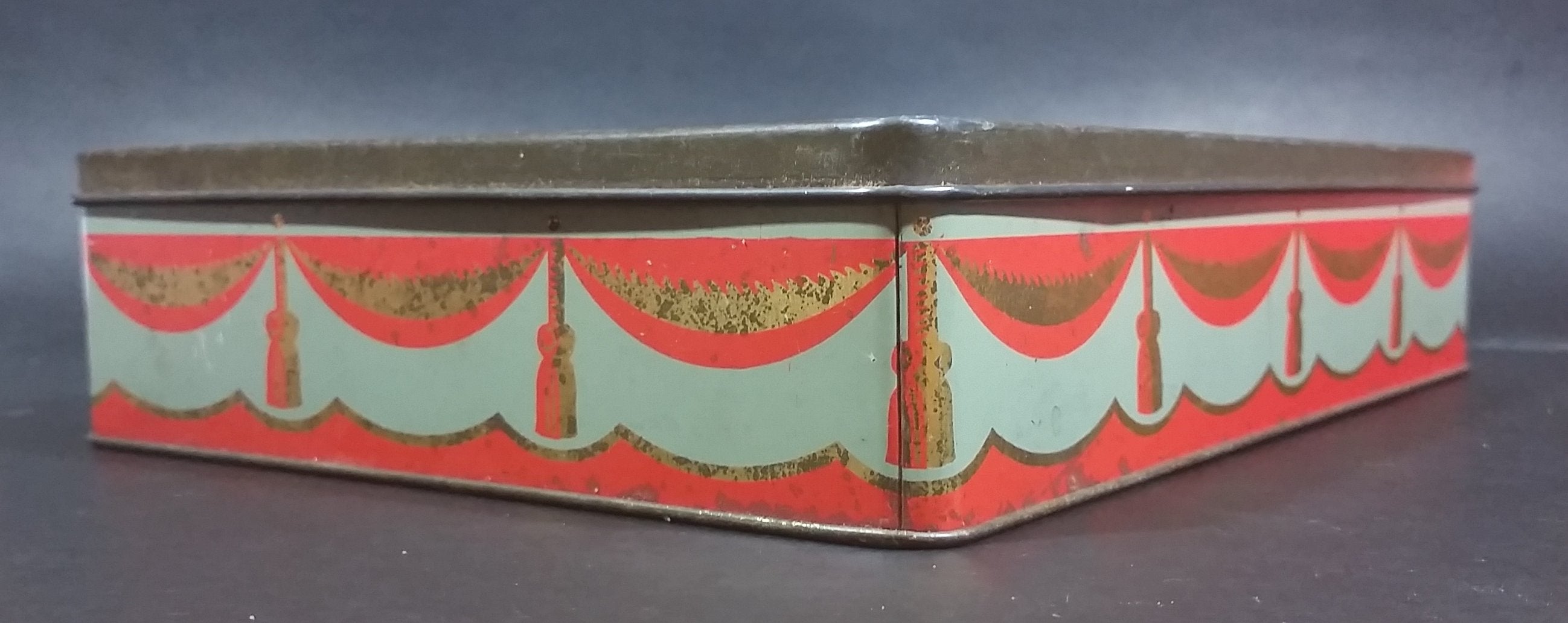 1952 Edward Sharp & Sons Ltd. Queen Elizabeth II & The Duke of Edinburgh Biscuits Tin 8