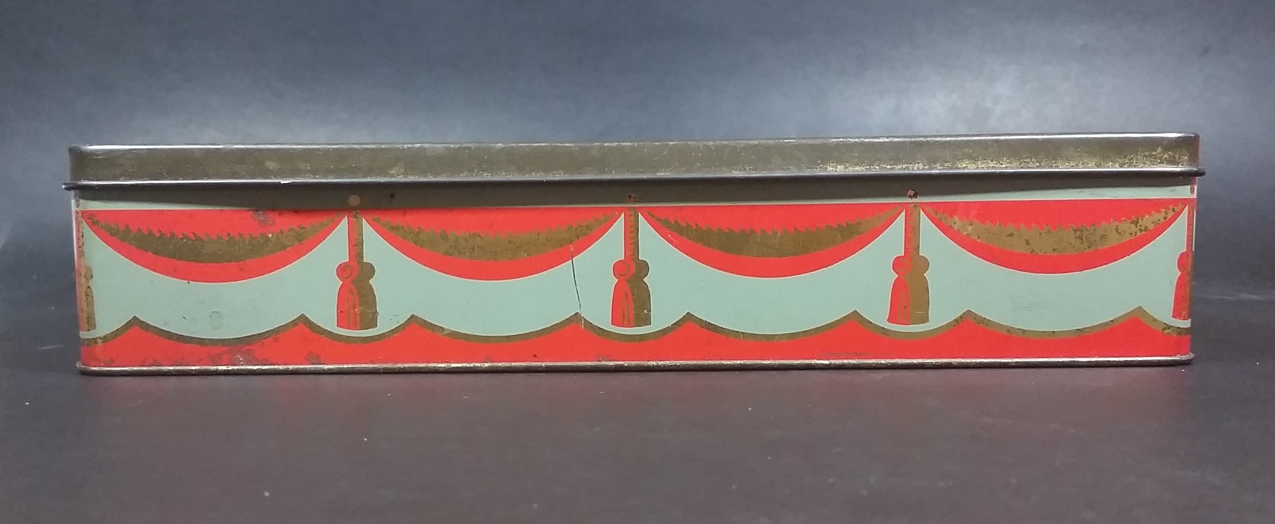 1952 Edward Sharp & Sons Ltd. Queen Elizabeth II & The Duke of Edinburgh Biscuits Tin 9