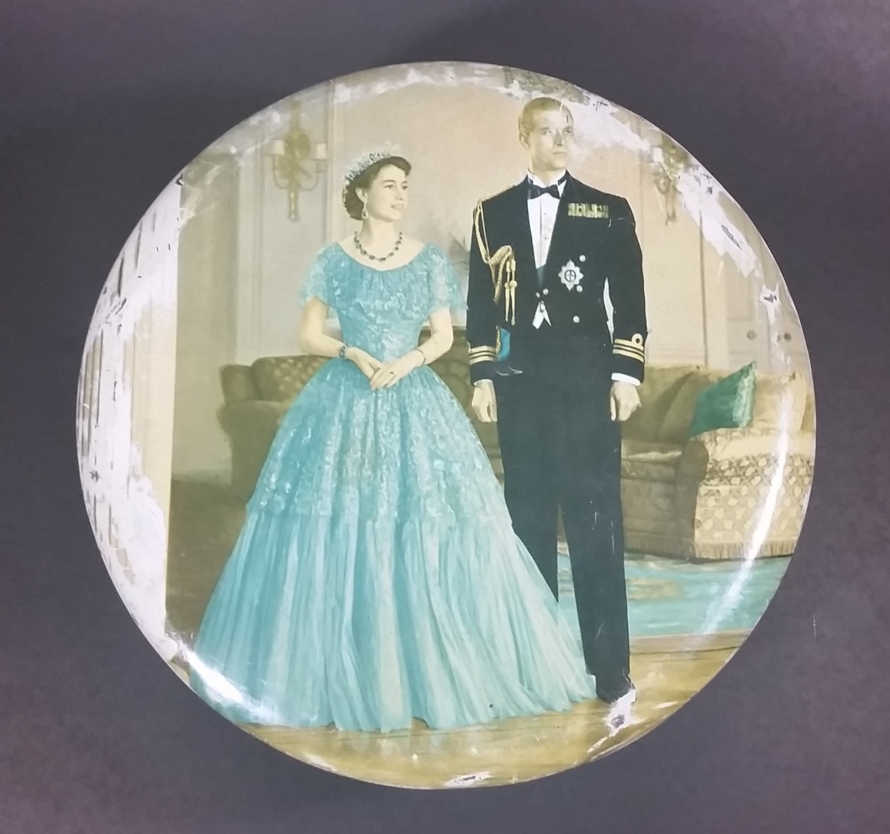 1953 Huntley & Palmers Queen Elizabeth II & The Duke of Edinburgh Biscuits Tin 2