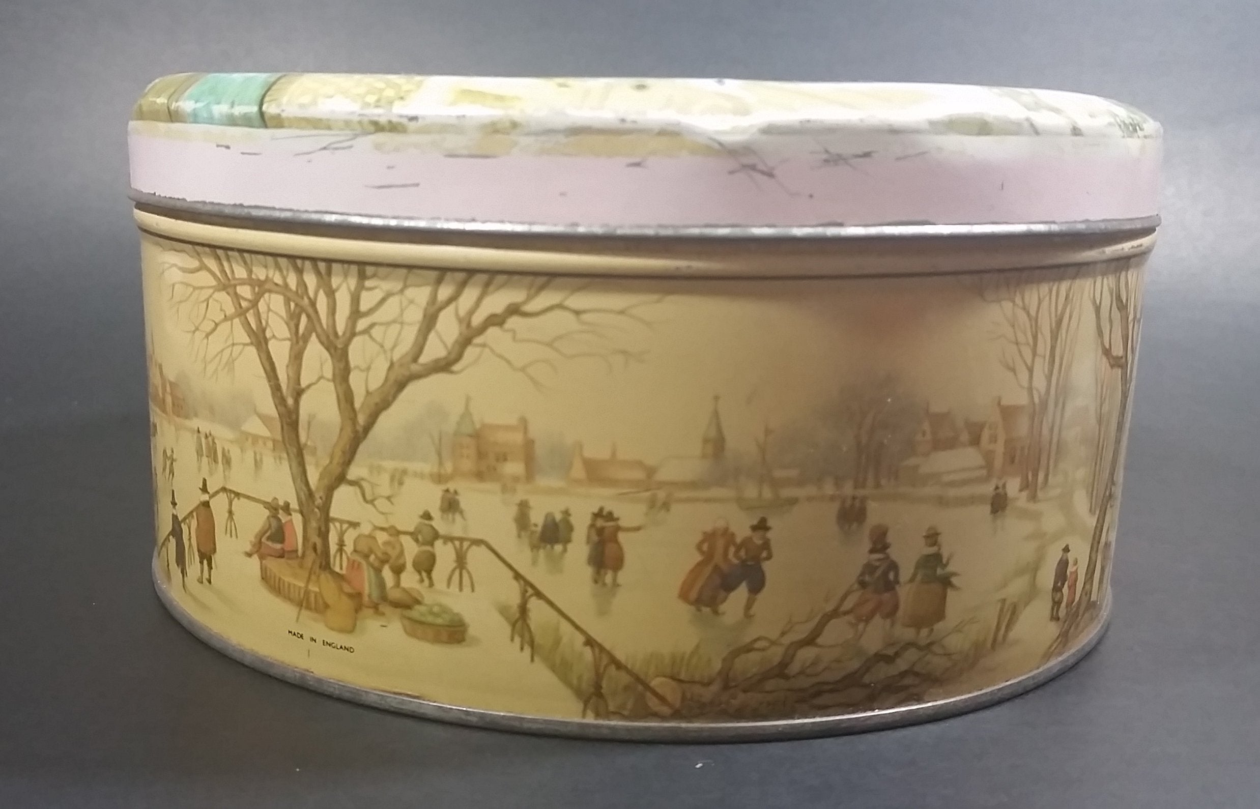 1953 Huntley & Palmers Queen Elizabeth II & The Duke of Edinburgh Biscuits Tin 7