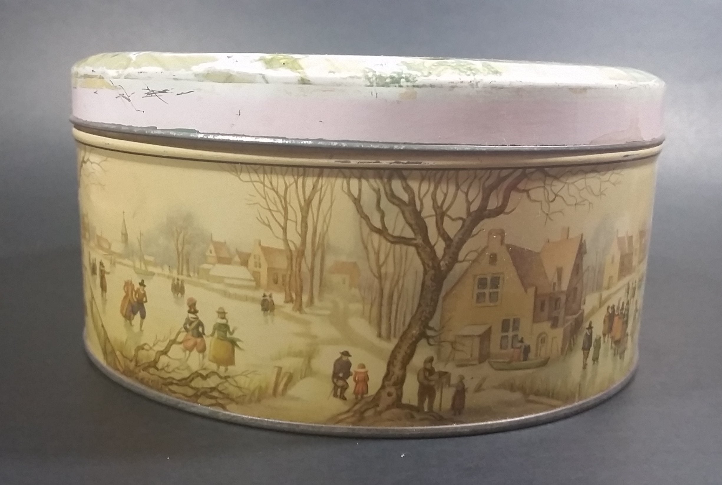 1953 Huntley & Palmers Queen Elizabeth II & The Duke of Edinburgh Biscuits Tin 8