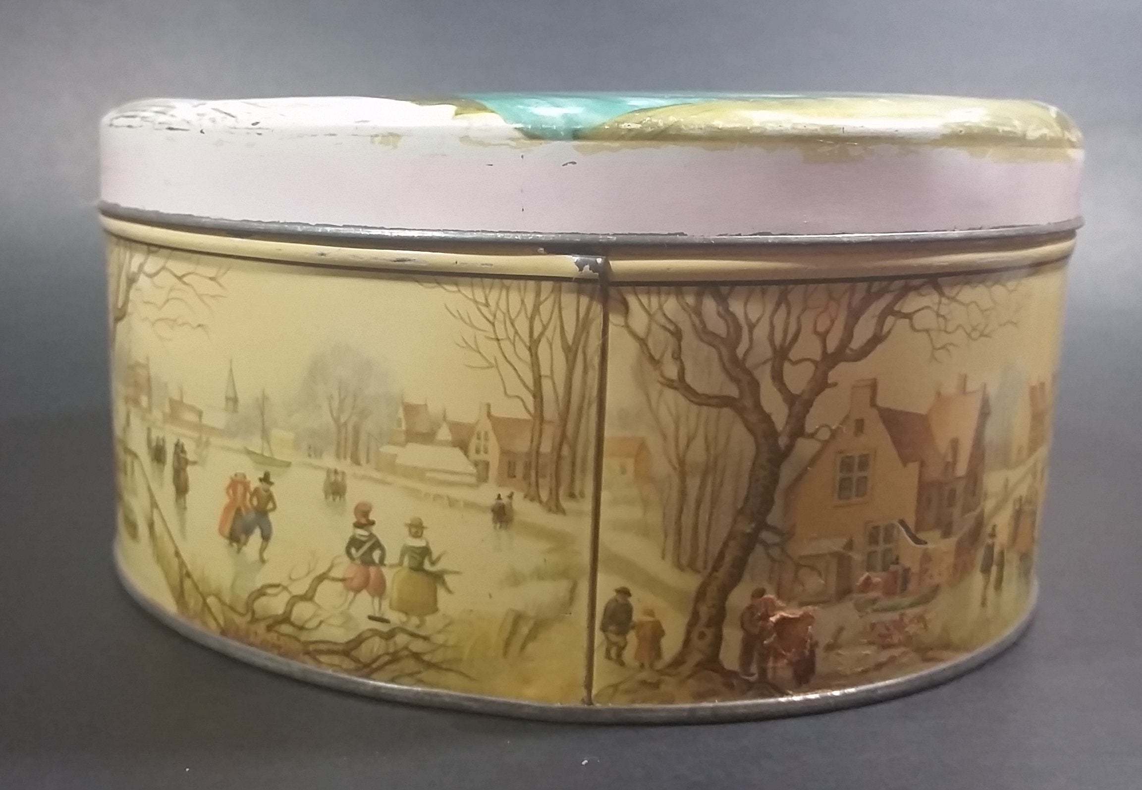 1953 Huntley & Palmers Queen Elizabeth II & The Duke of Edinburgh Biscuits Tin 12