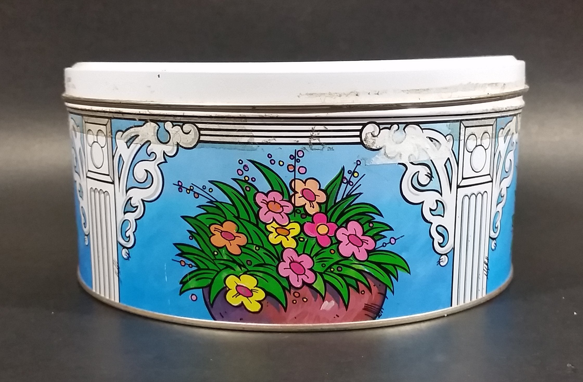 Rare Vintage Disney Mickey Mouse & Minnie Mouse in a Red Classic Car Round Tin Container 6