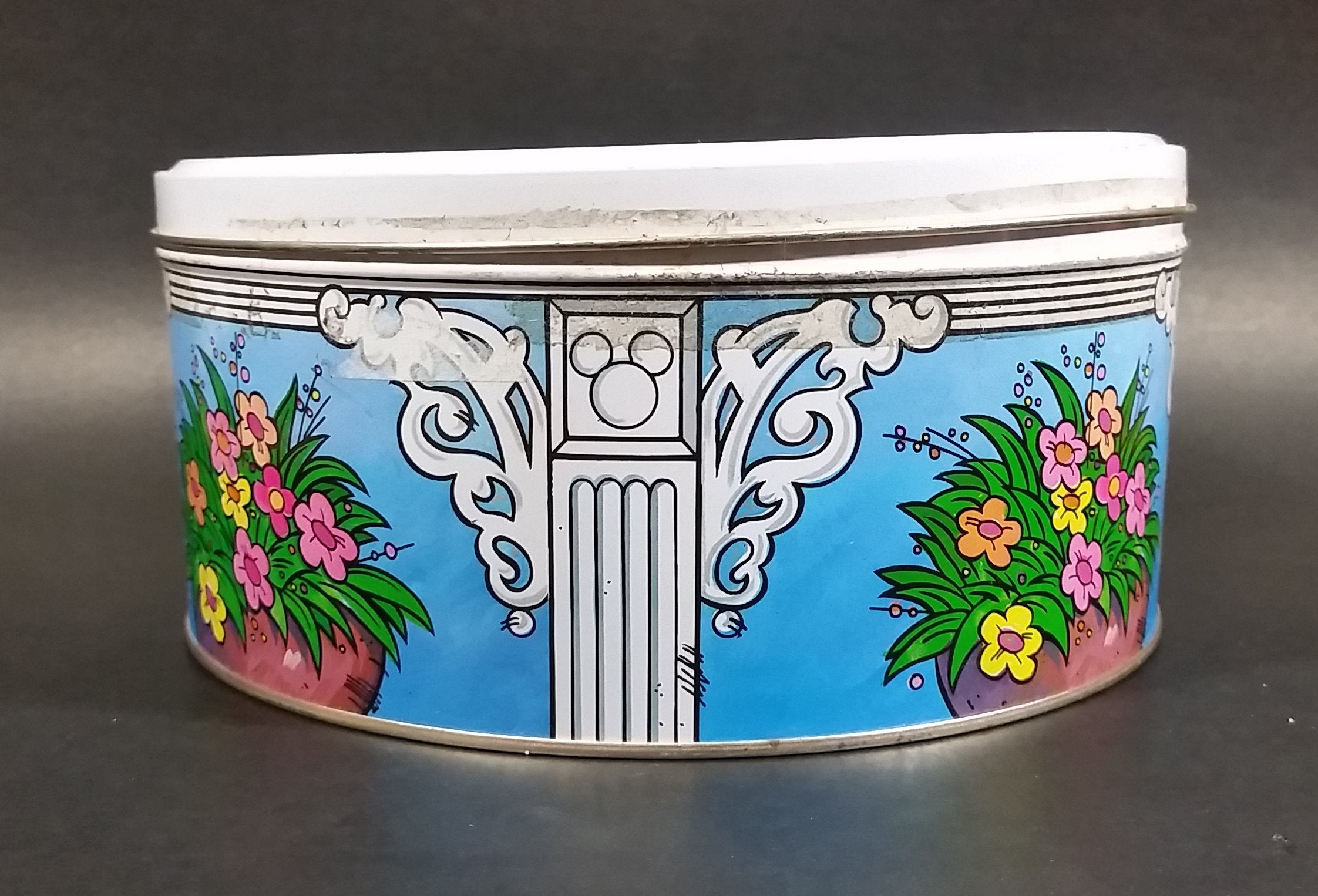 Rare Vintage Disney Mickey Mouse & Minnie Mouse in a Red Classic Car Round Tin Container 7