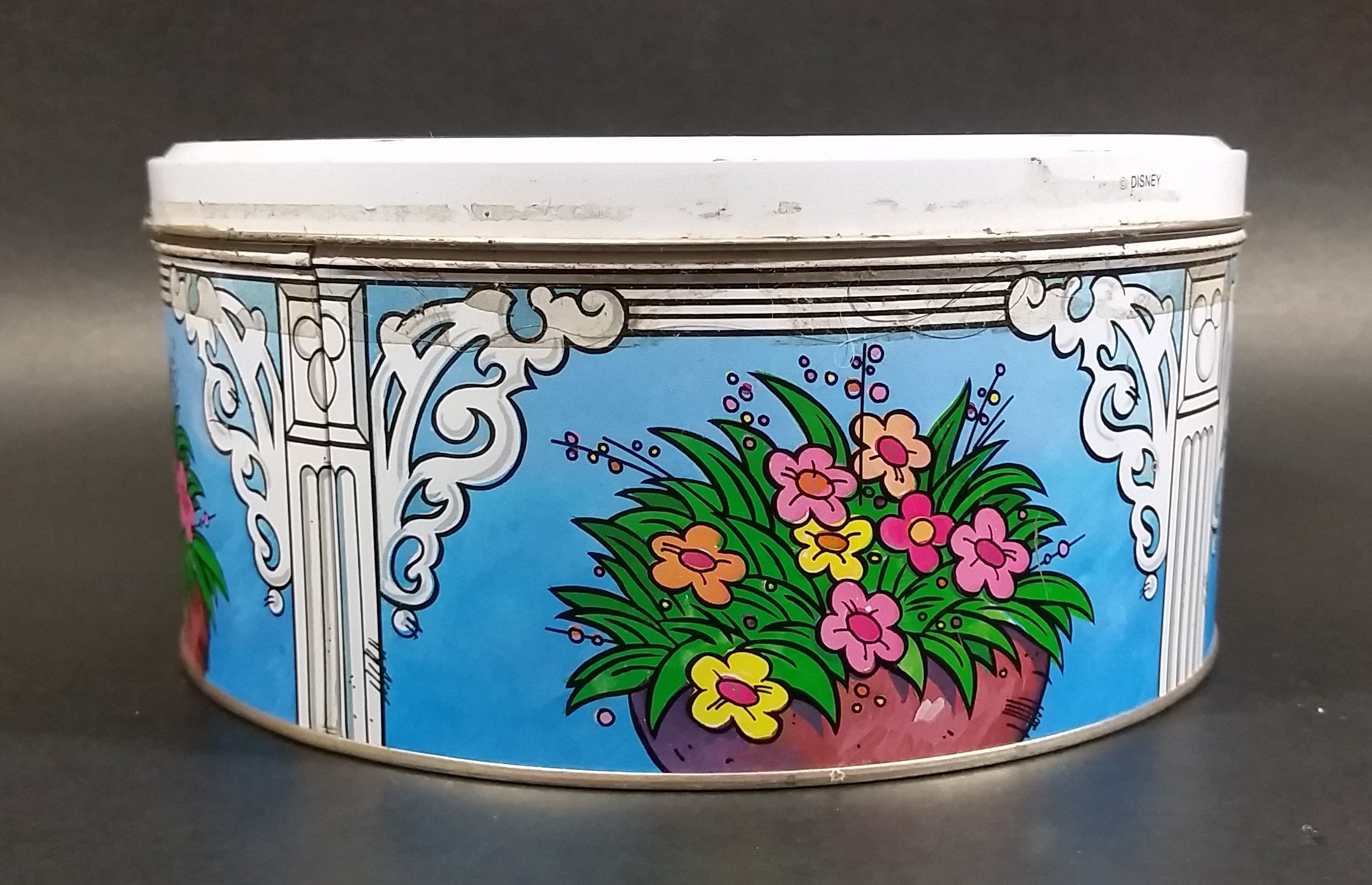 Rare Vintage Disney Mickey Mouse & Minnie Mouse in a Red Classic Car Round Tin Container 11