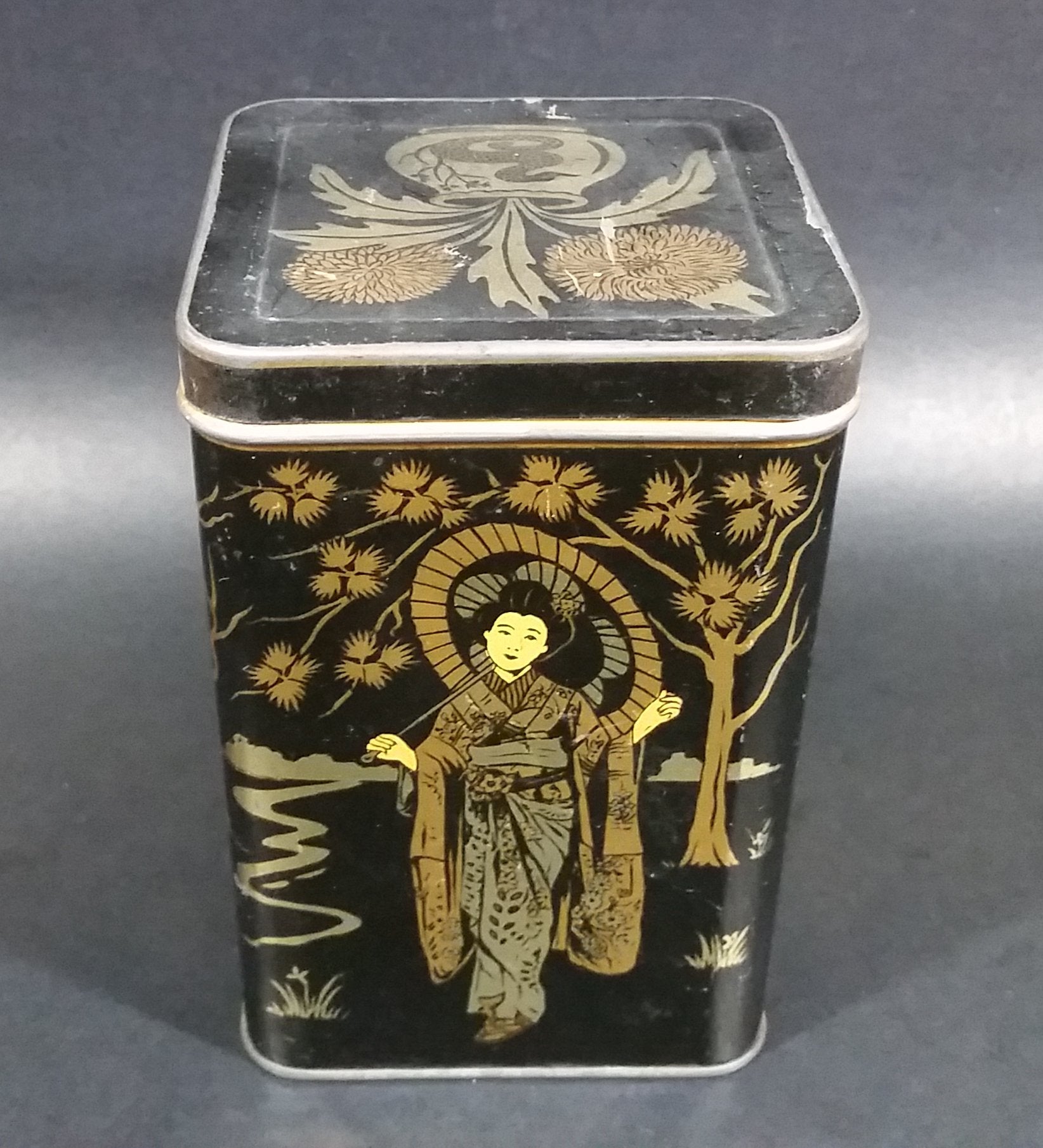Vintage Lipton's Tea The Most Delicious The World Produces Asian Ladies Black & Gold Tin