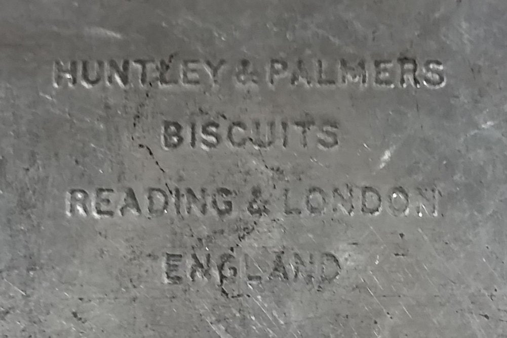 Rare Huntley & Palmers King Edward IV and His Queen, Elizabeth Woodville At Reading Abbey A.D. 1464 Biscuits Tin 15