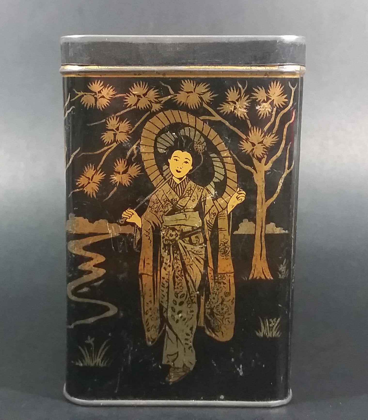 Vintage Lipton's Tea The Most Delicious The World Produces Asian Ladies Black & Gold Tin