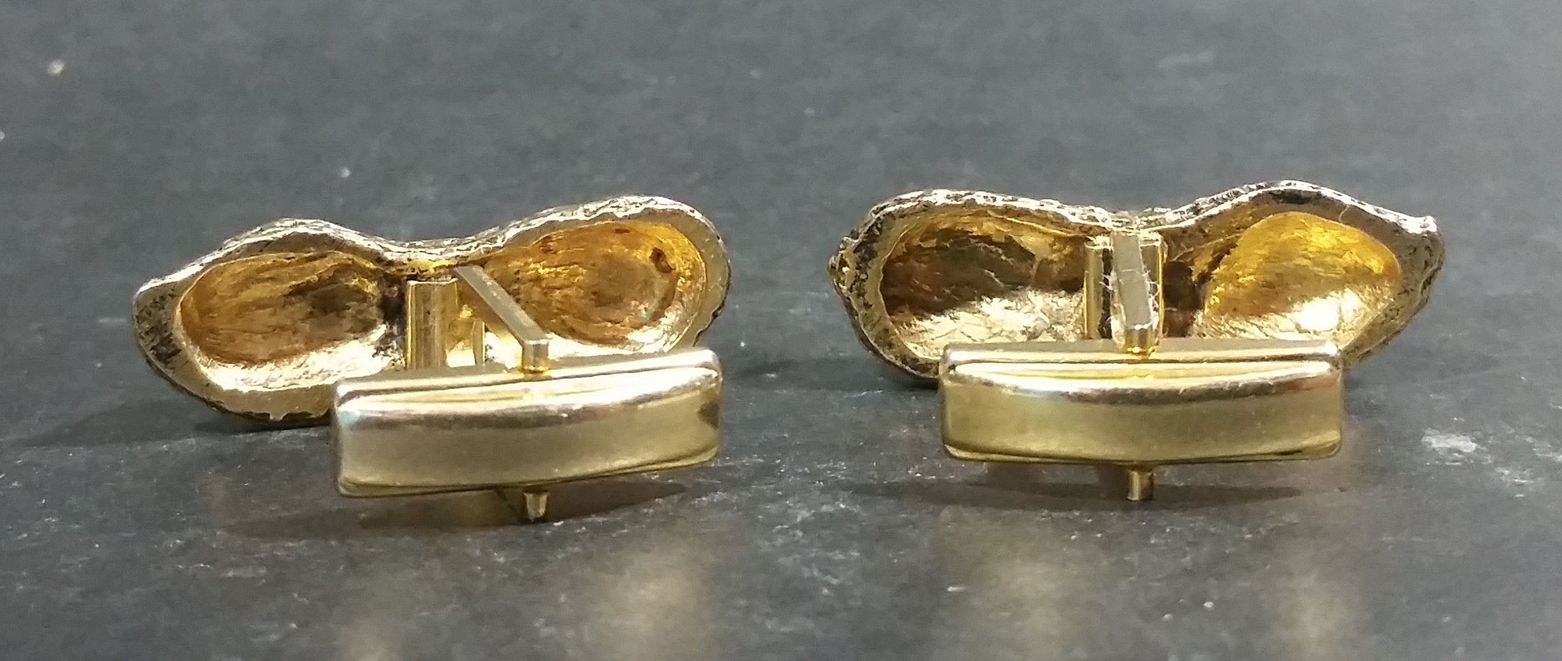 Vintage Peanut Shell Shaped Gold Tone Cufflinks - Patent. 2.974.381 2