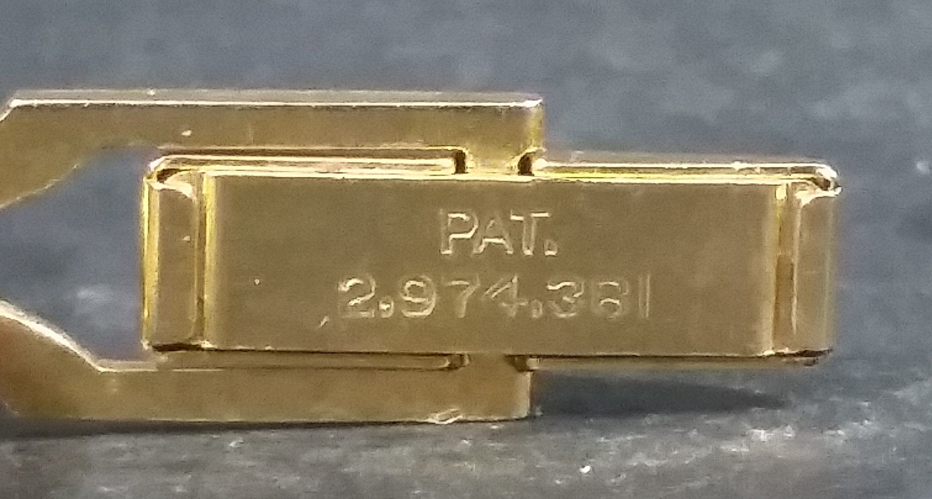 Vintage Peanut Shell Shaped Gold Tone Cufflinks - Patent. 2.974.381 3