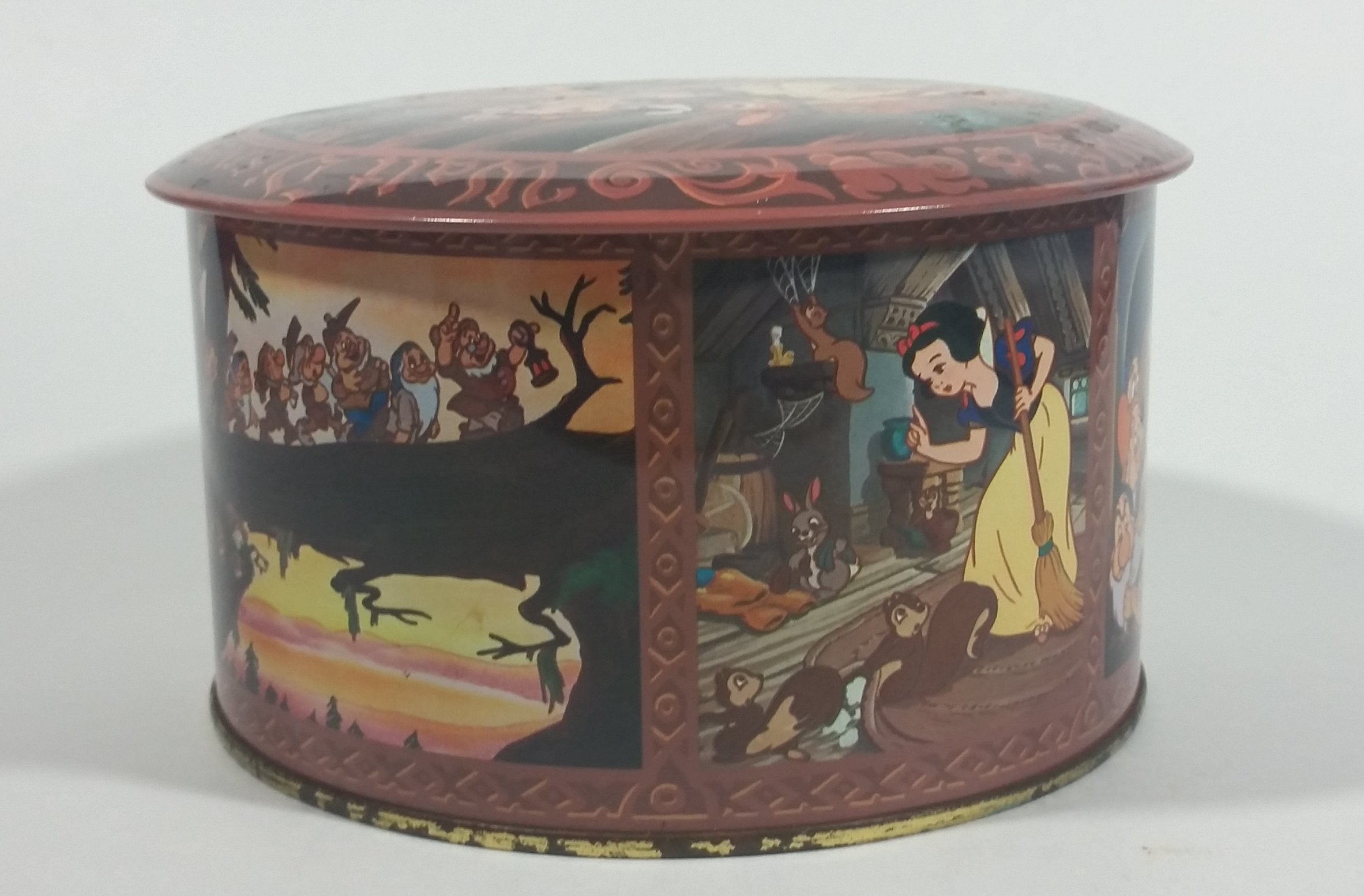 Vintage Walt Disney Productions Snow White and The Seven Dwarfs Candy Jar Mix Round Collectible Tin Container 8