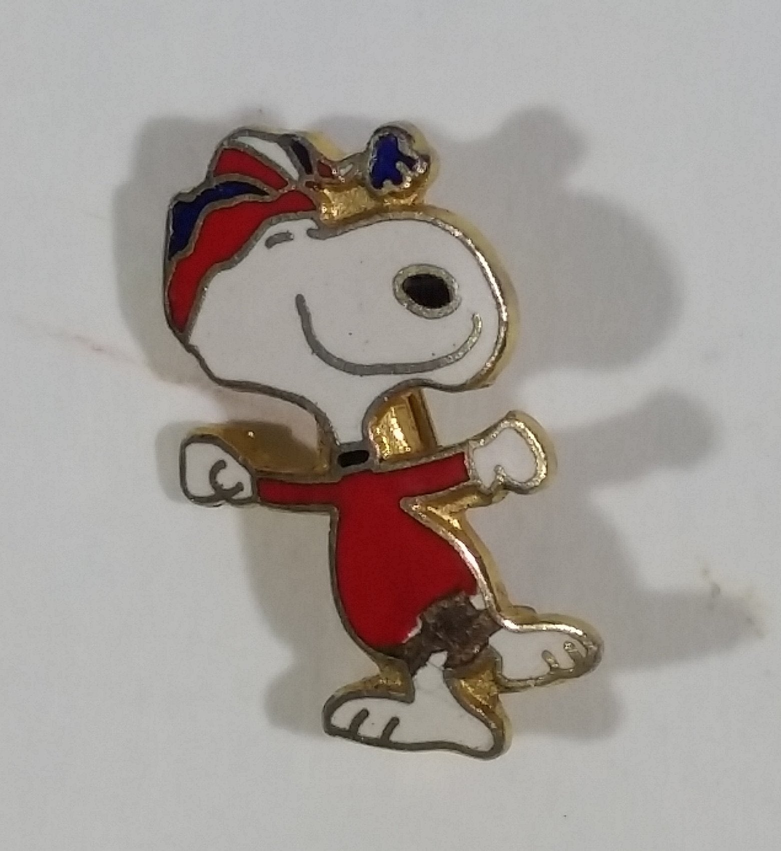 Vintage Peanuts Charlie Brown Snoopy Cartoon Character Ice Skating Enamel Pin Collectible